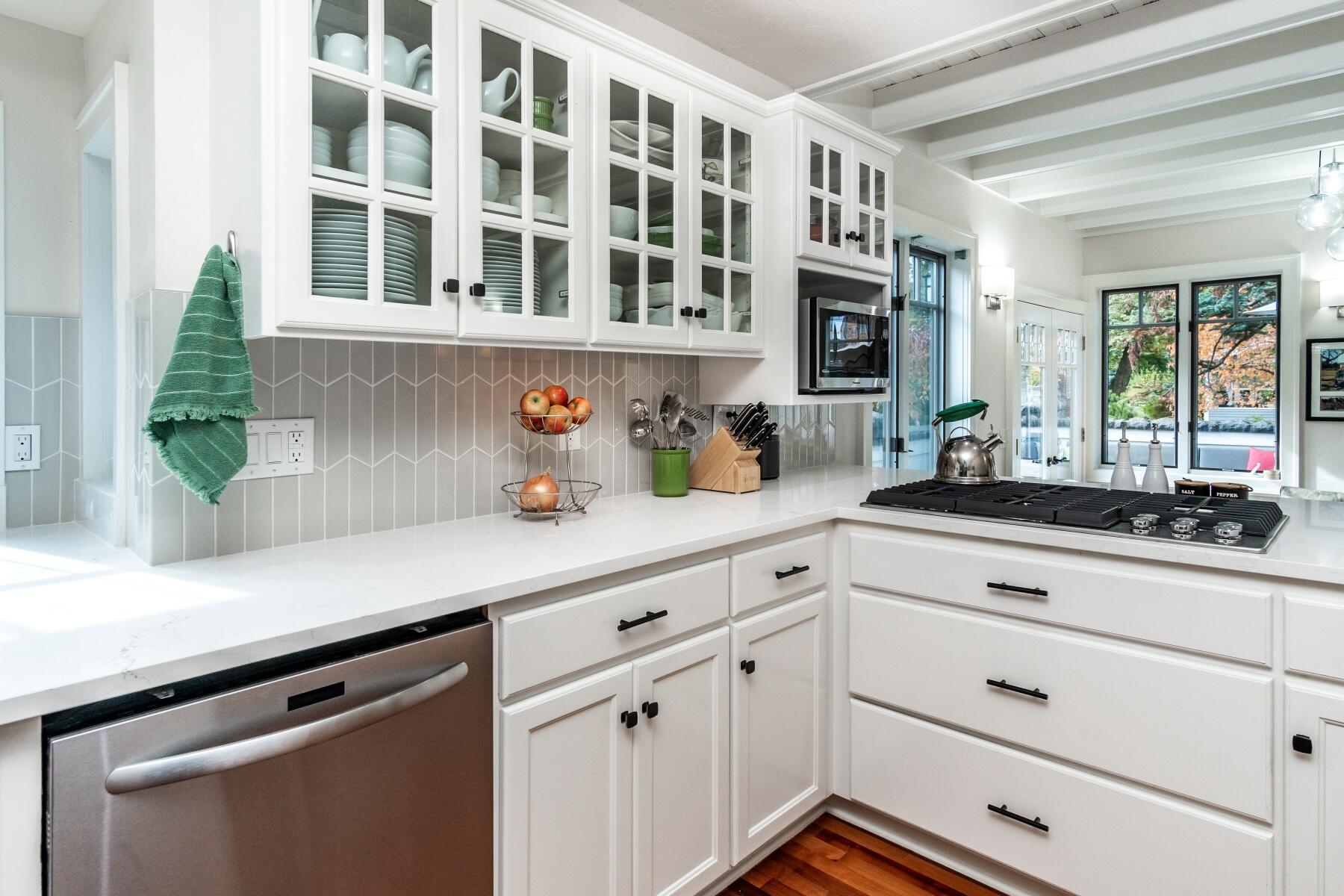 605 NW Congress Street