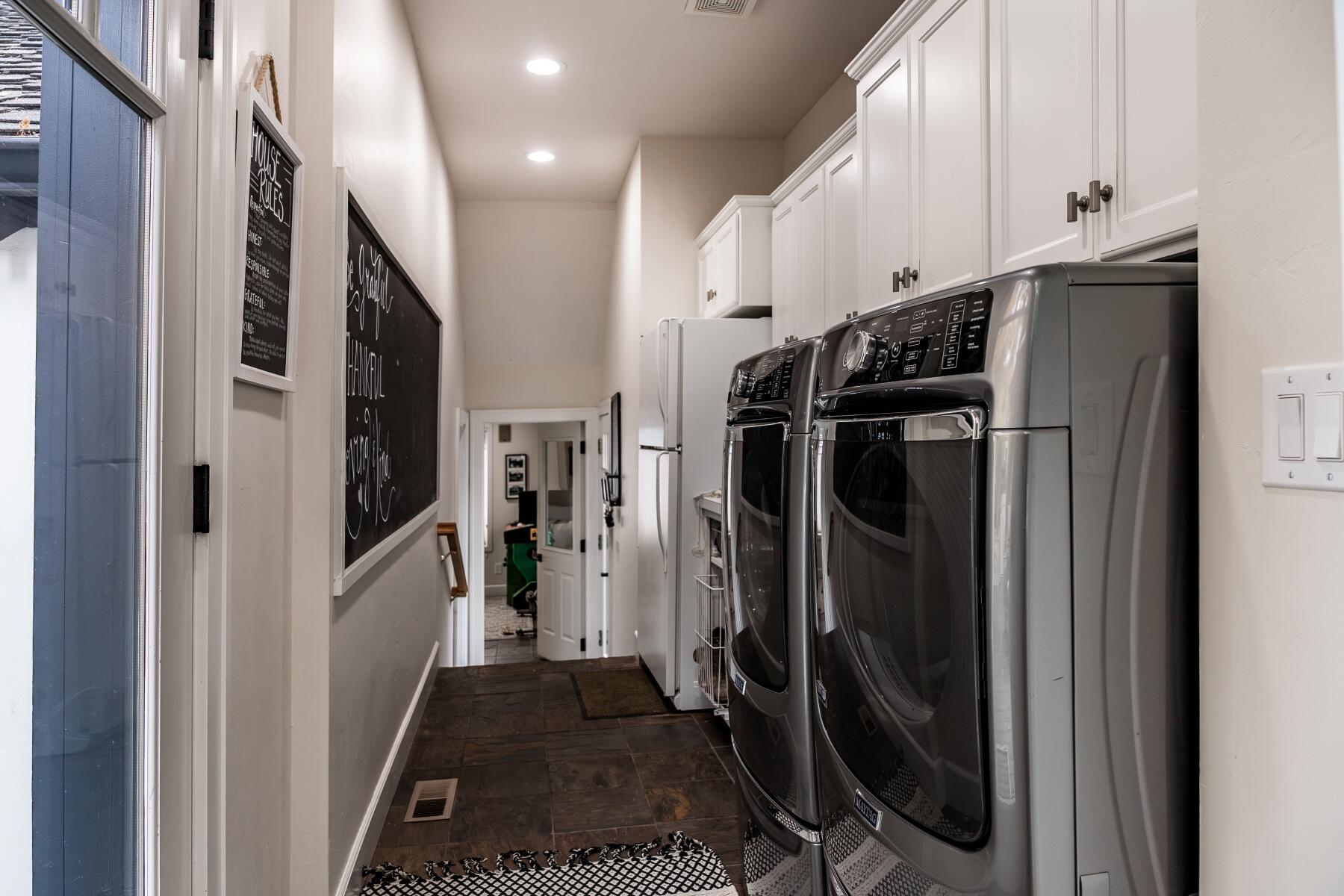 605 NW Congress Street