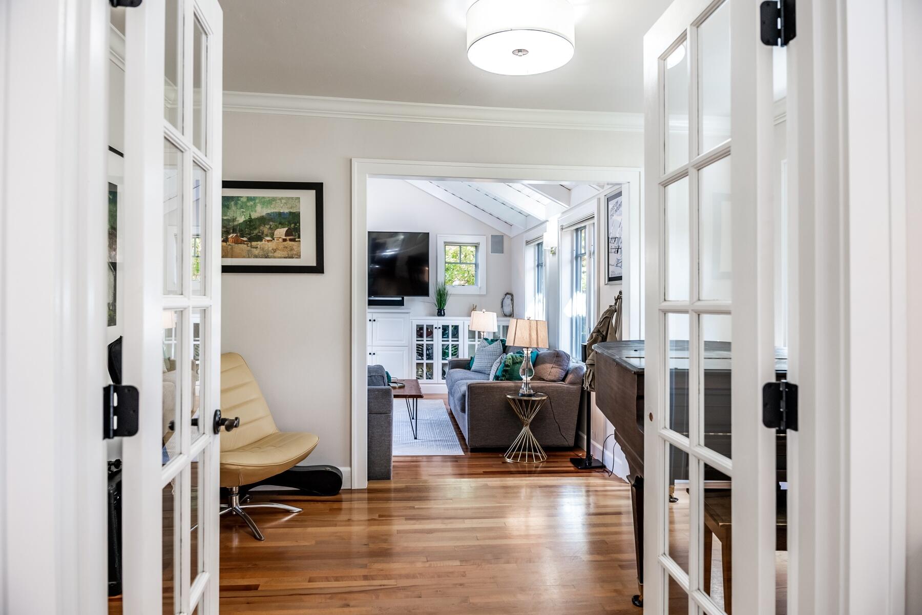 605 NW Congress Street