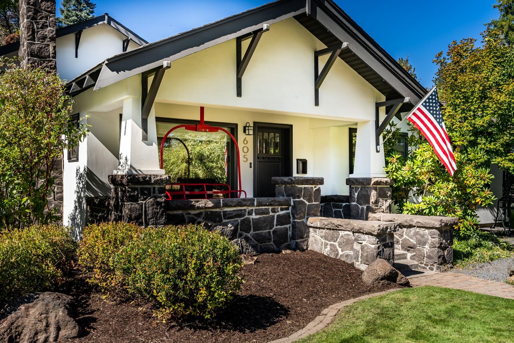 605 NW Congress Street