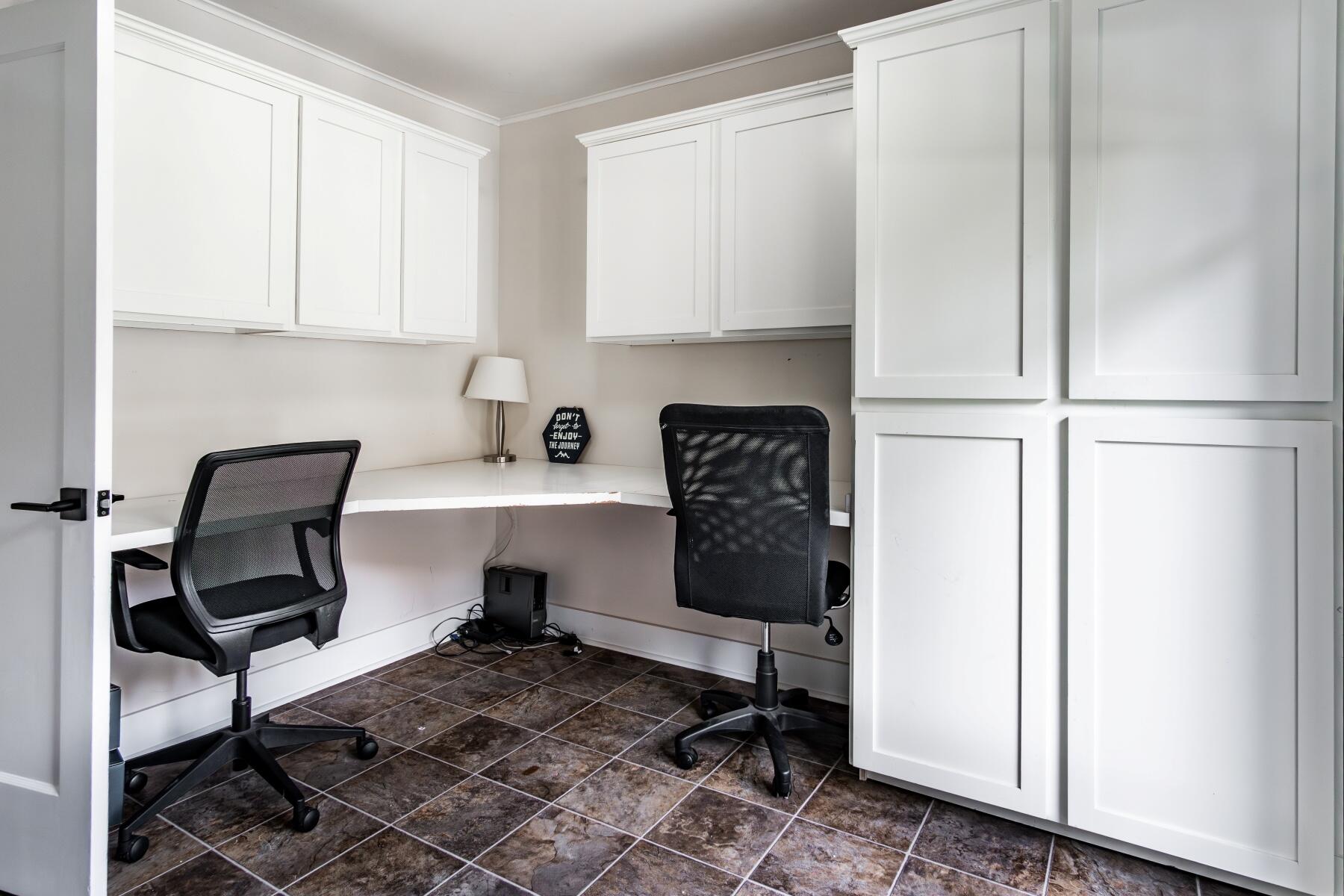 605 NW Congress Street