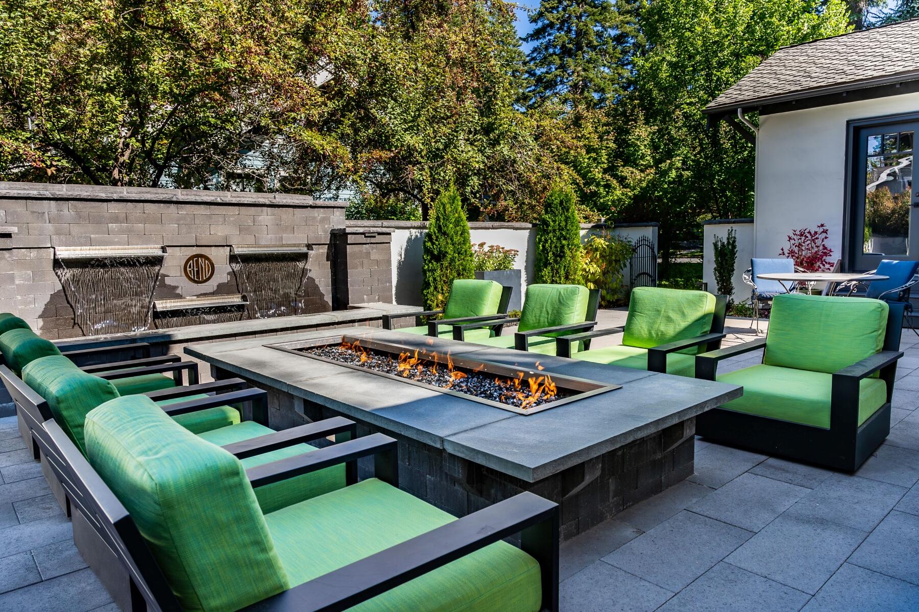 605 NW Congress Street