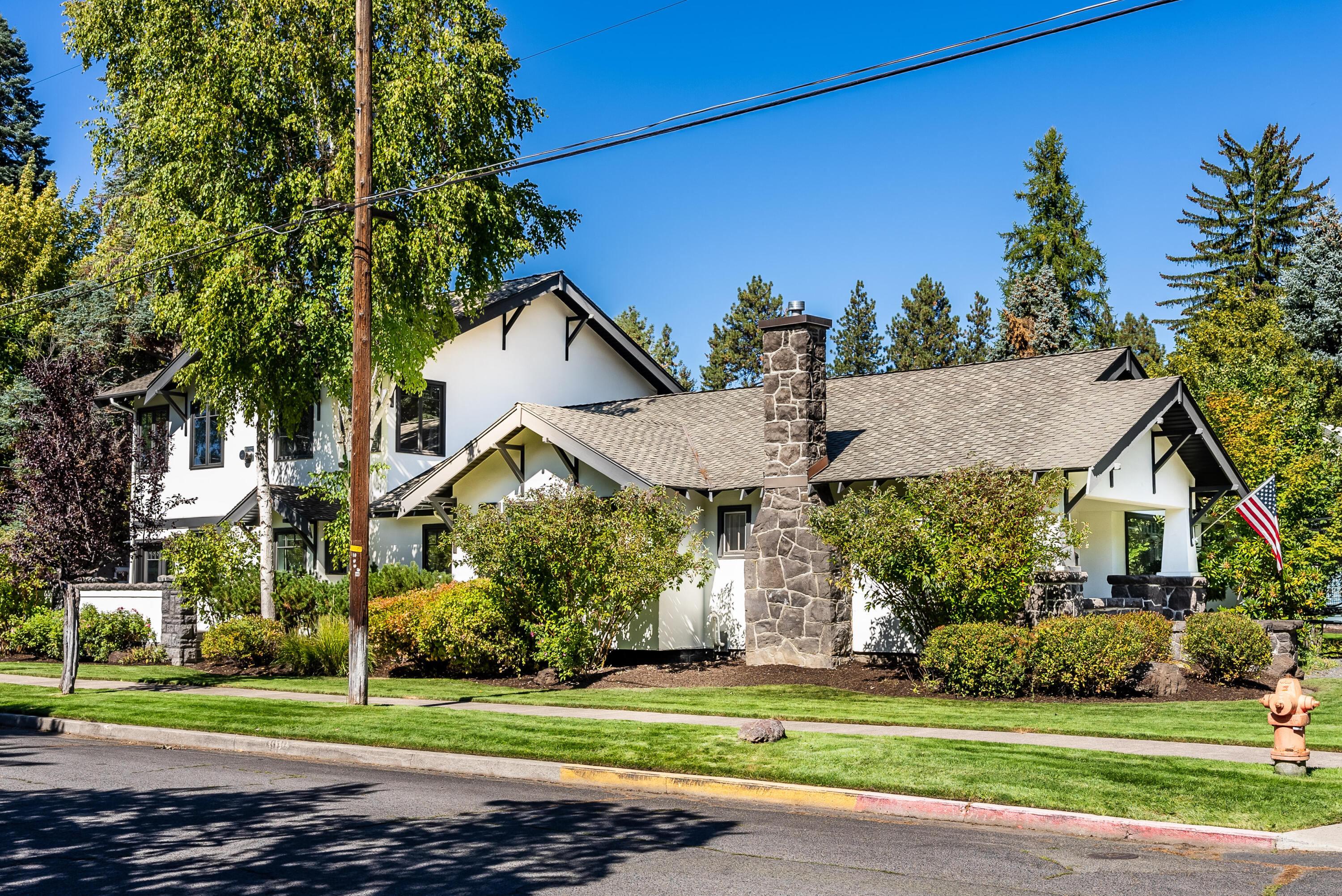 605 NW Congress Street