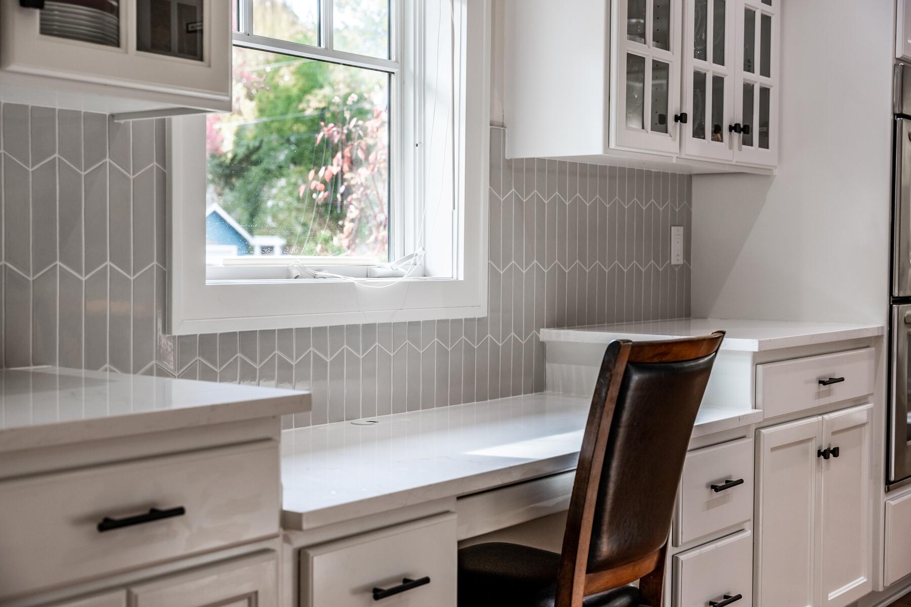 605 NW Congress Street