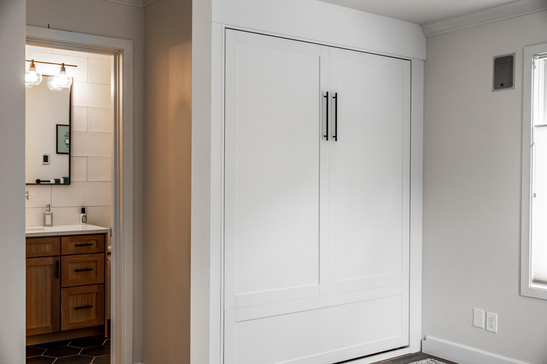 605 NW Congress Street