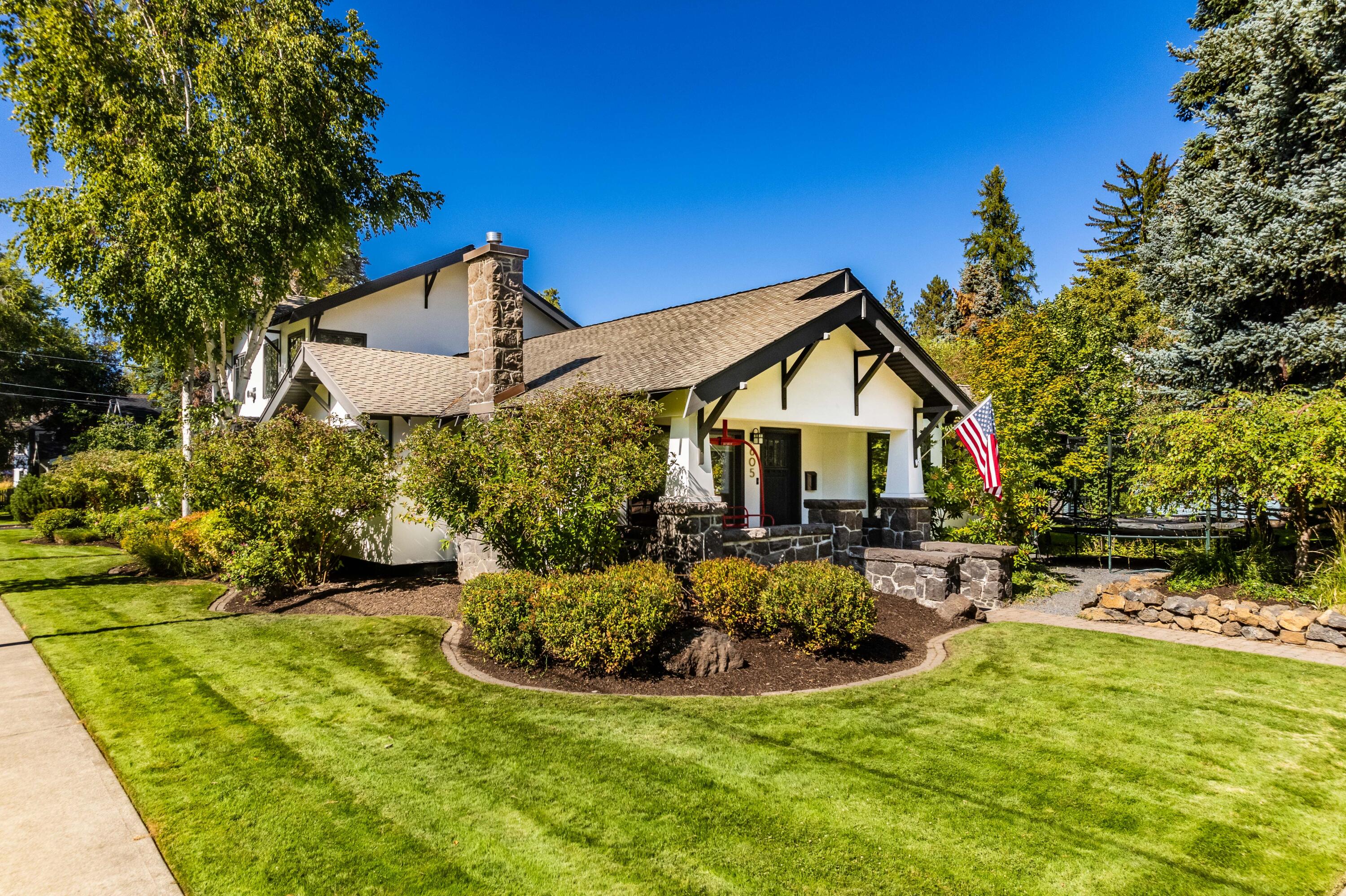 605 NW Congress Street