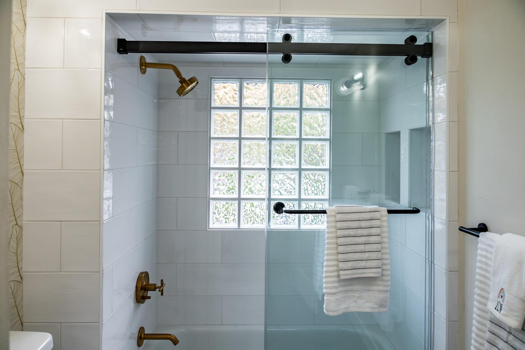 605 NW Congress Street