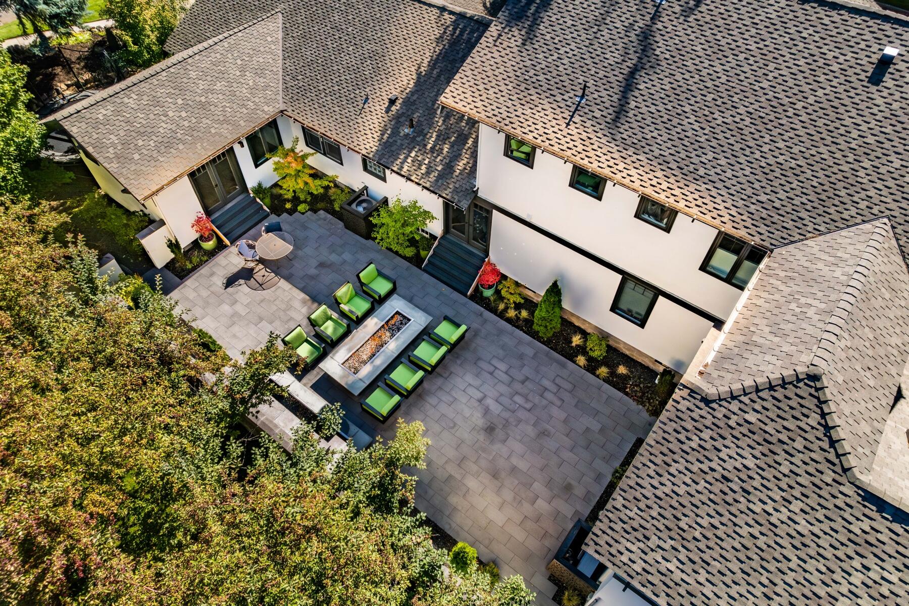 605 NW Congress Street