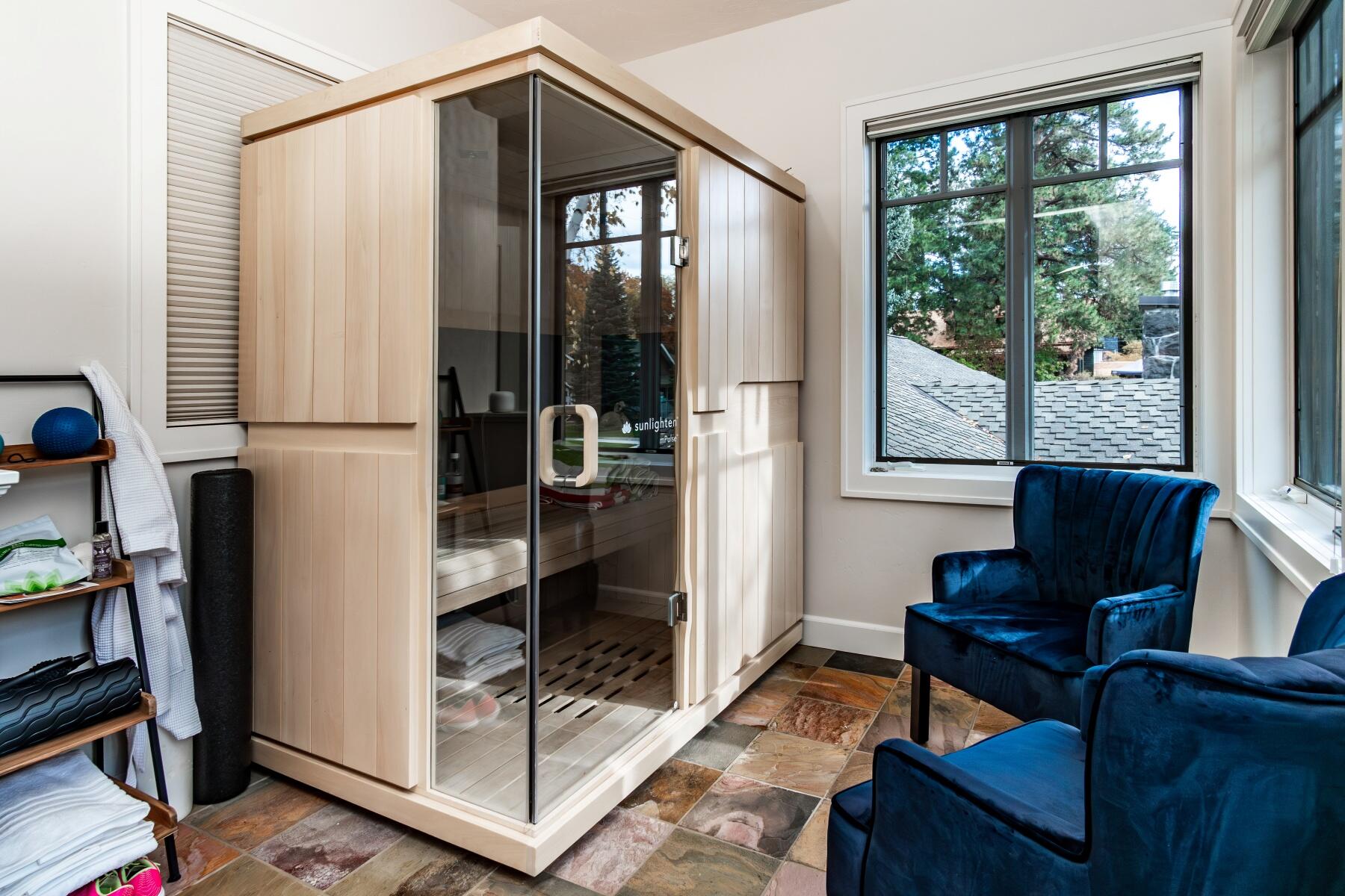 605 NW Congress Street