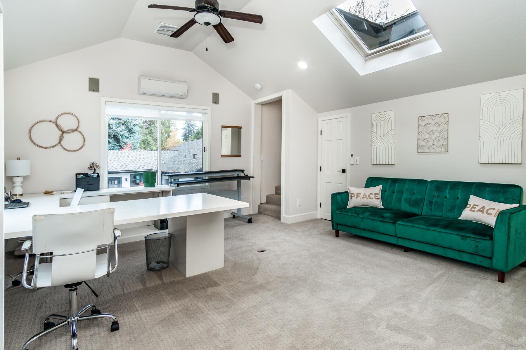 605 NW Congress Street