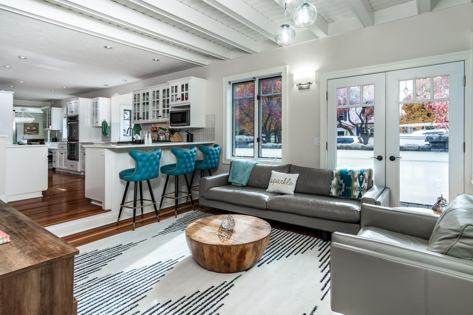 605 NW Congress Street