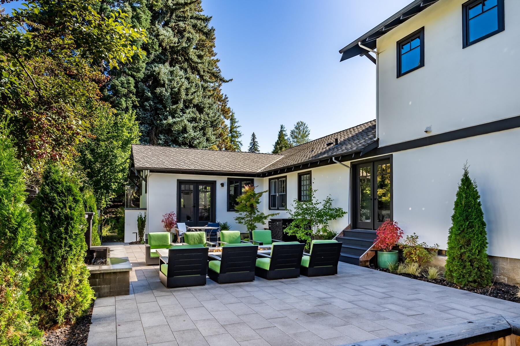 605 NW Congress Street