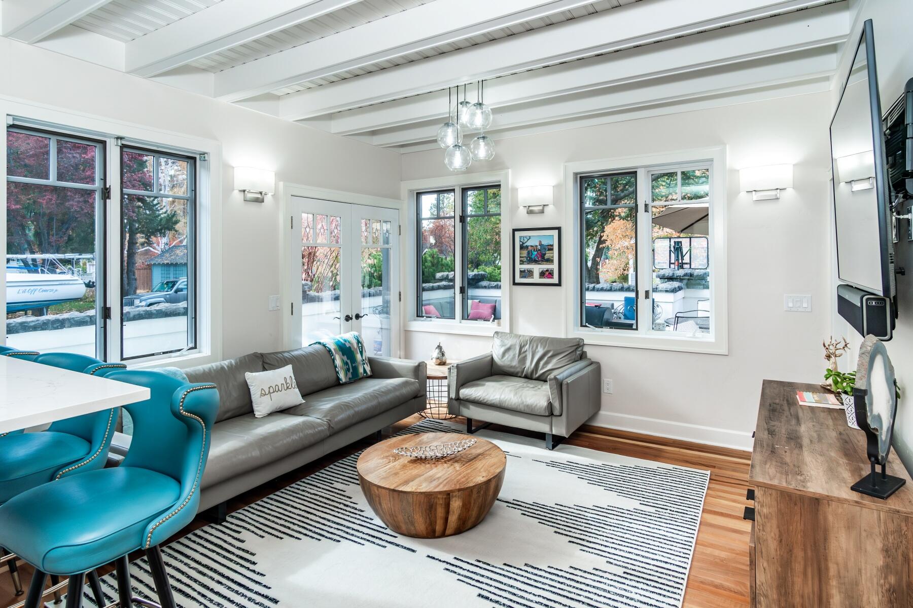 605 NW Congress Street