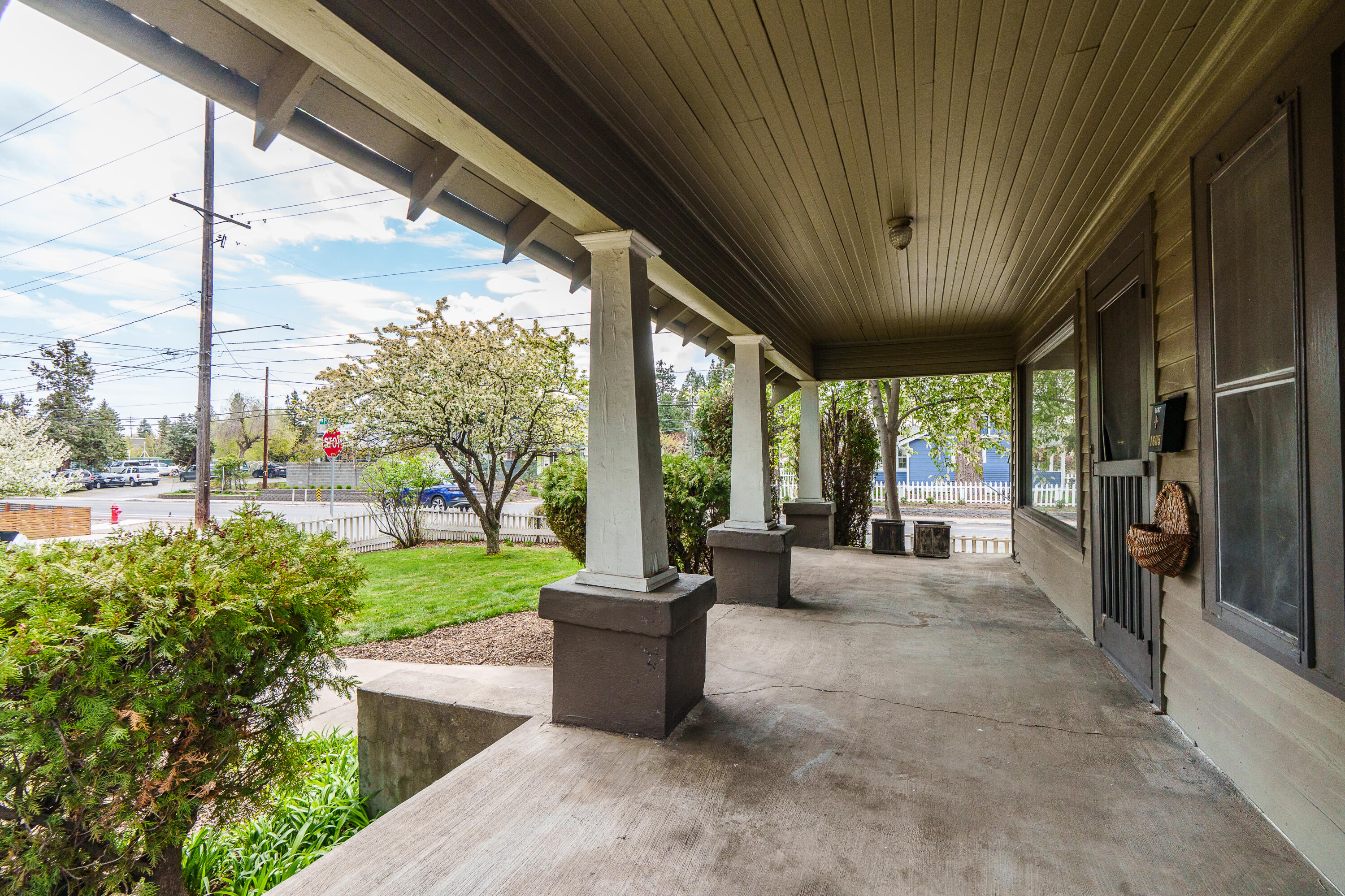 1605 NW 1st Street