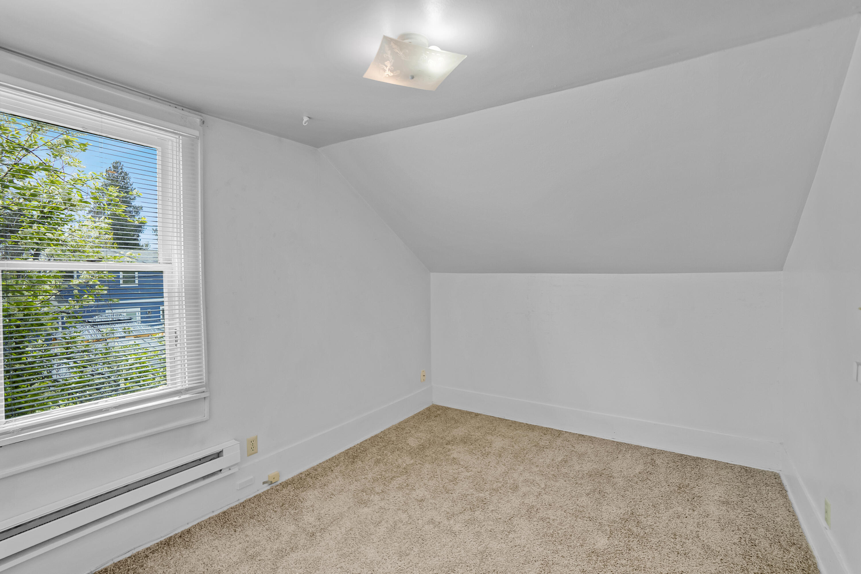 1605 NW 1st Street