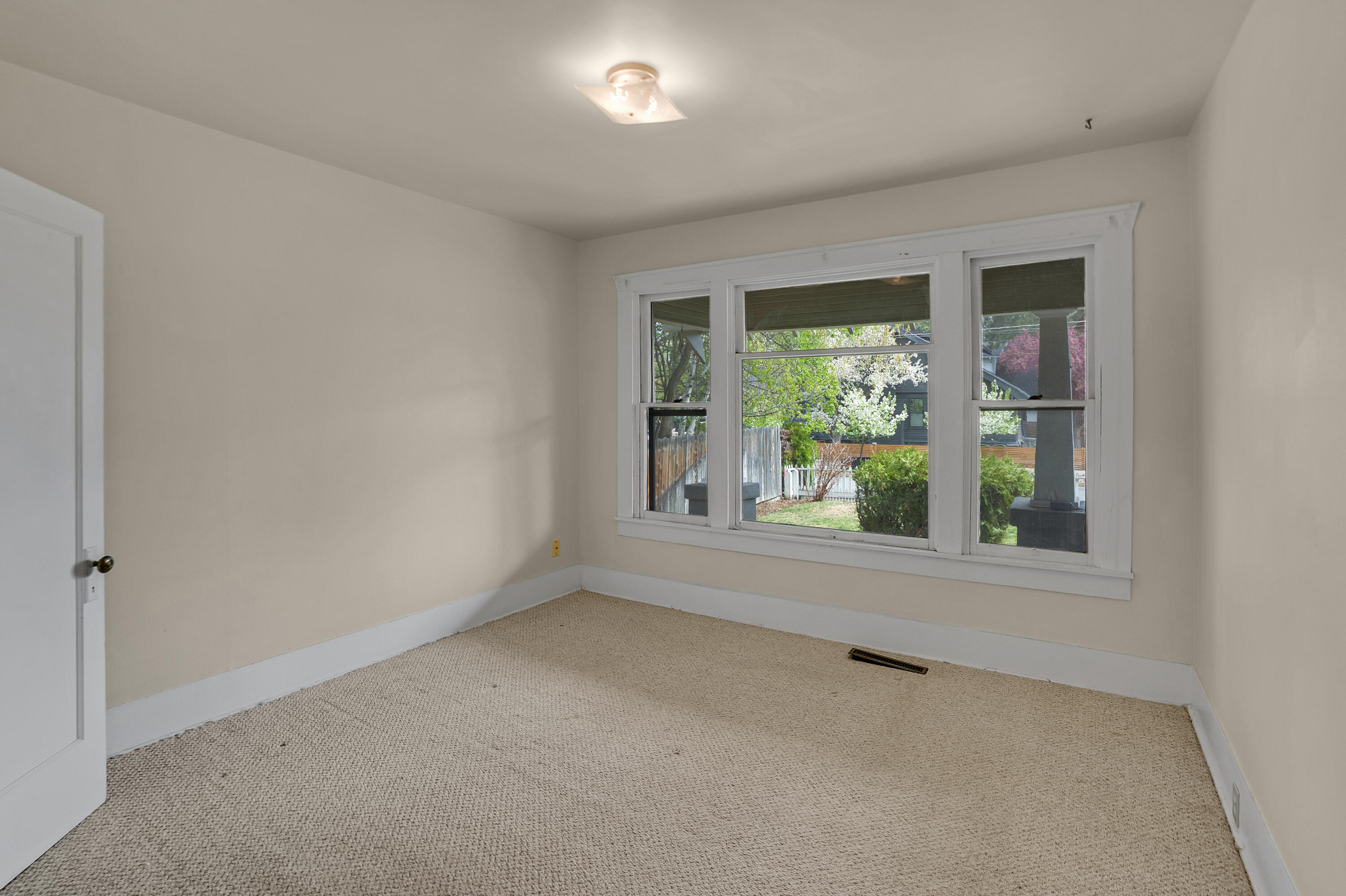 1605 NW 1st Street