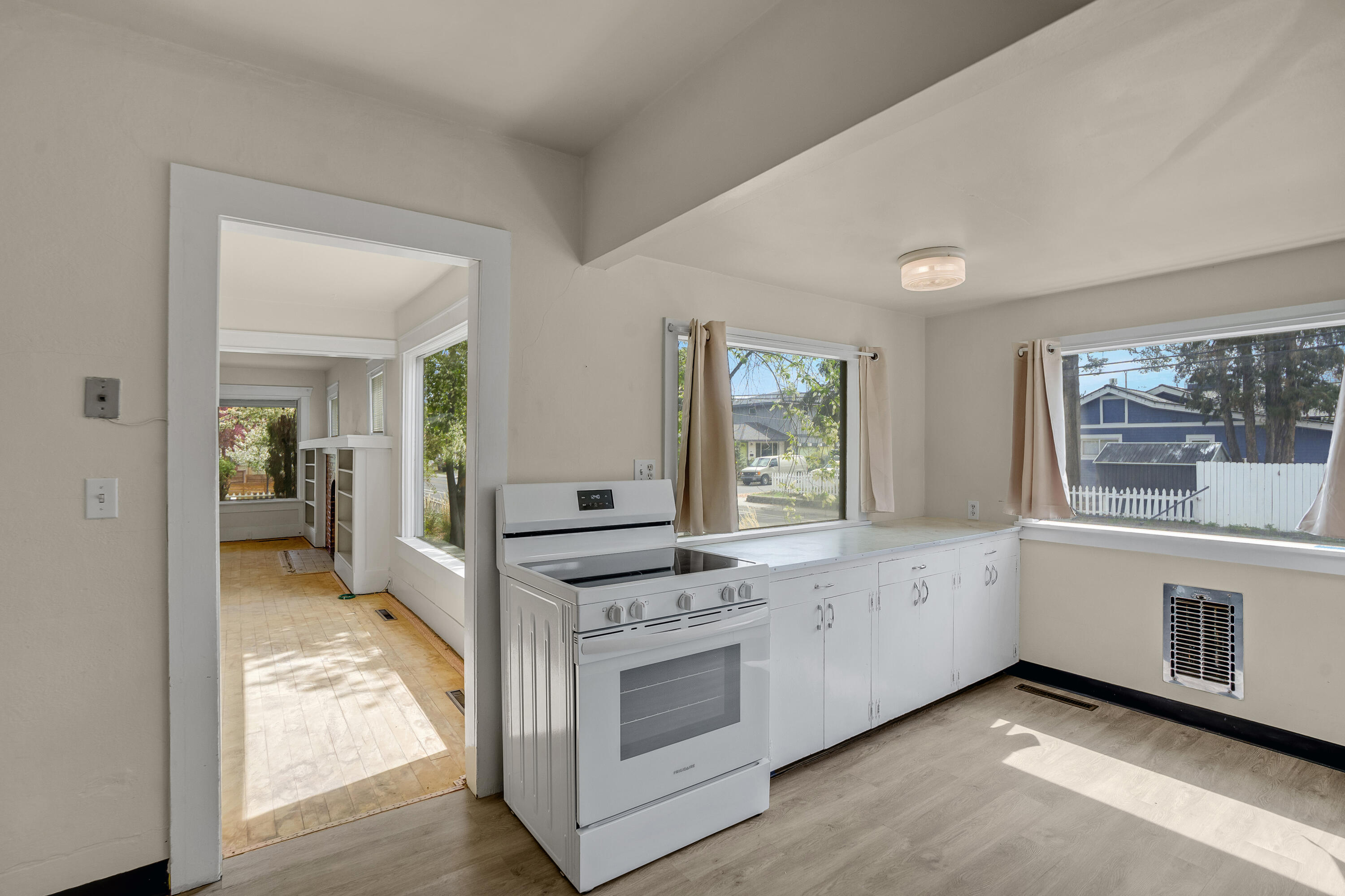1605 NW 1st Street
