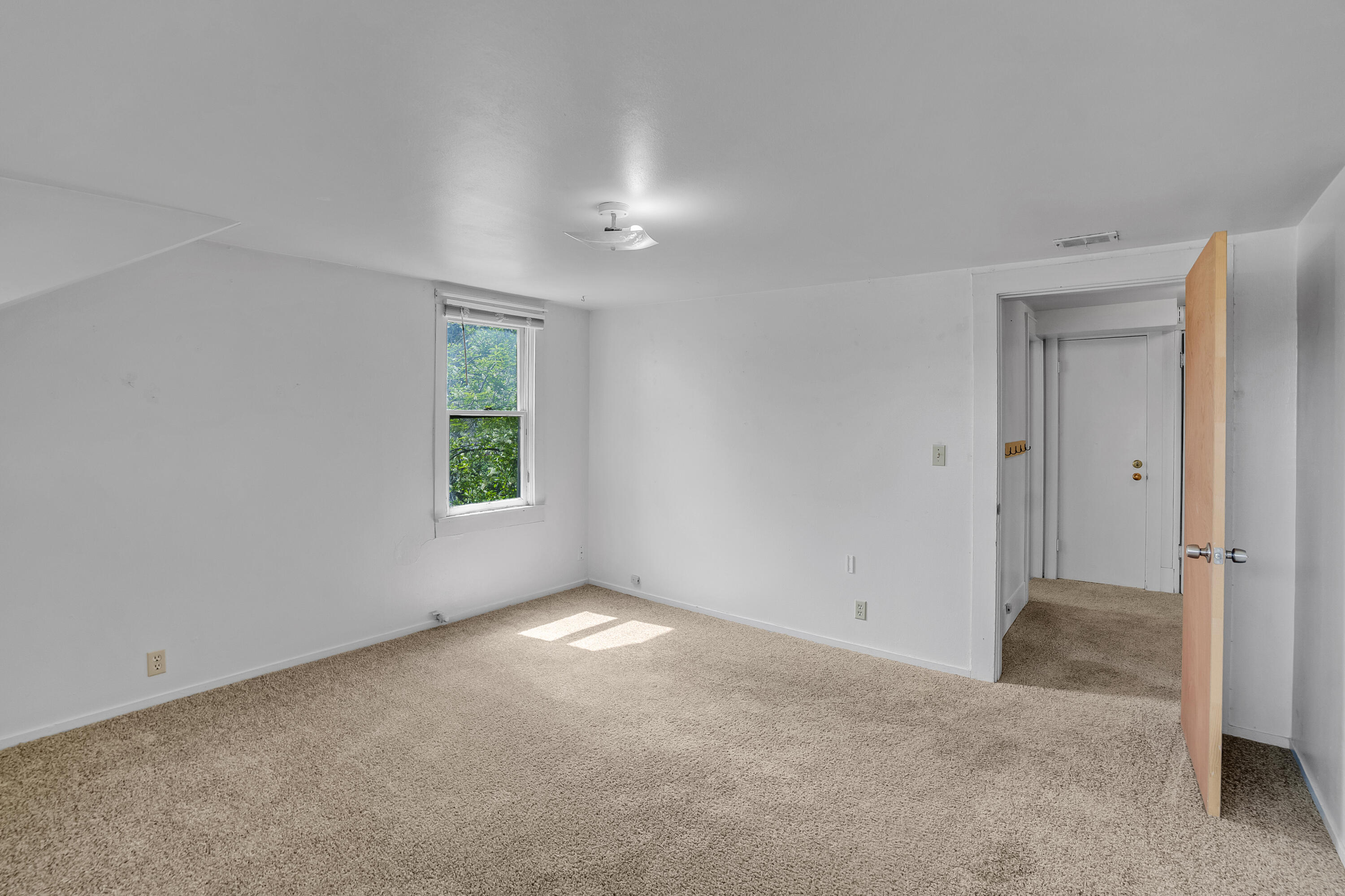 1605 NW 1st Street