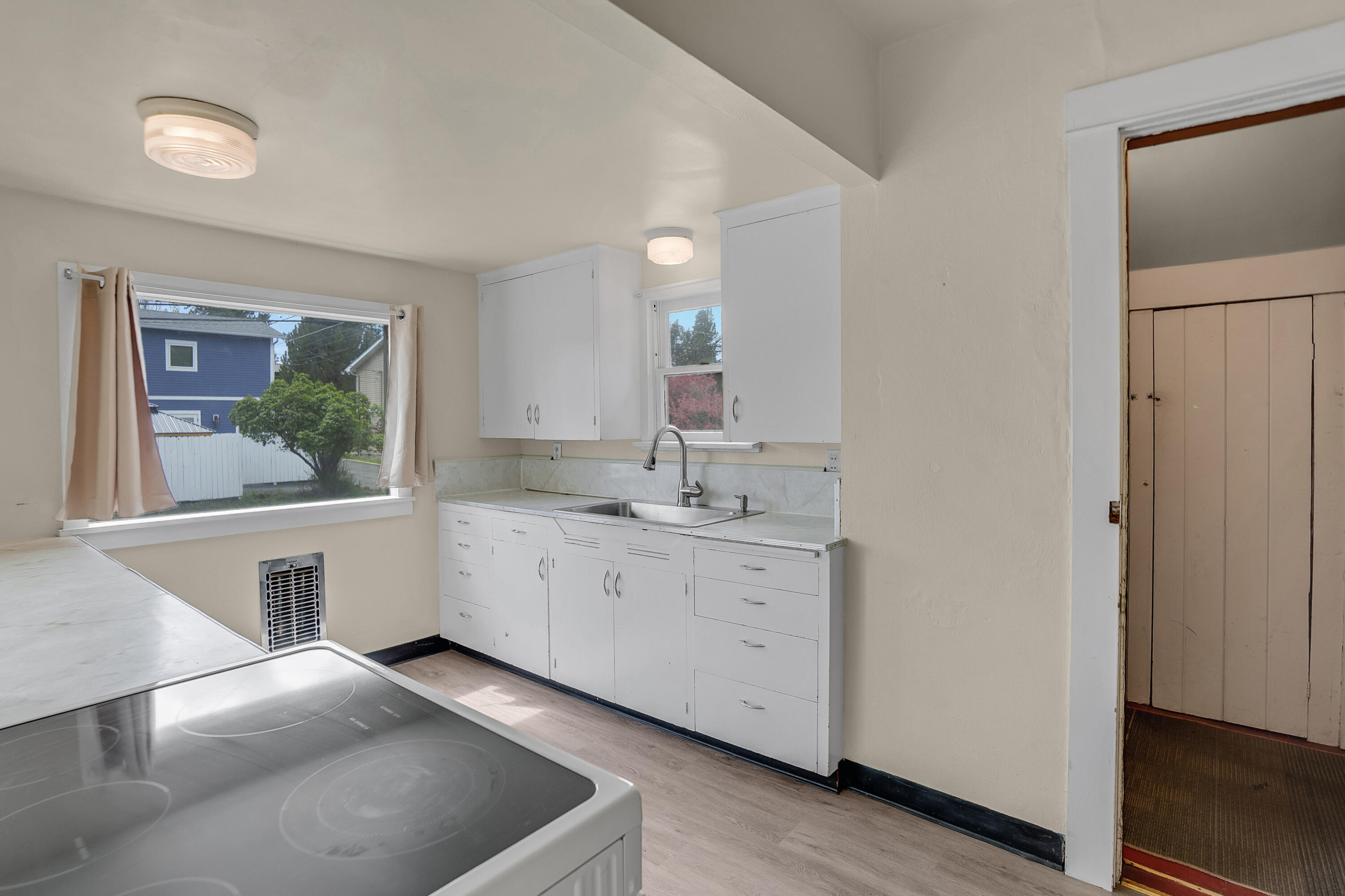 1605 NW 1st Street
