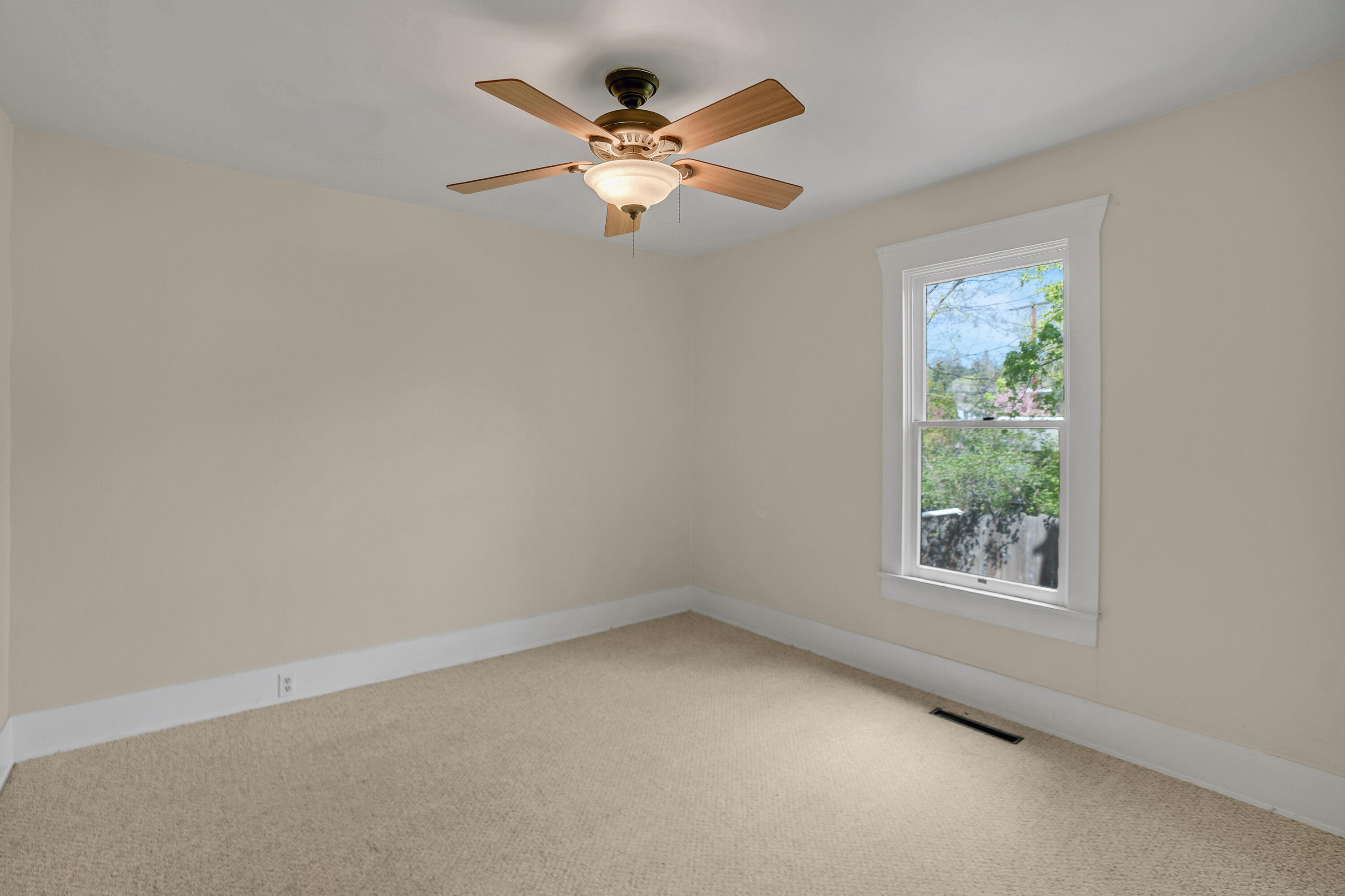 1605 NW 1st Street