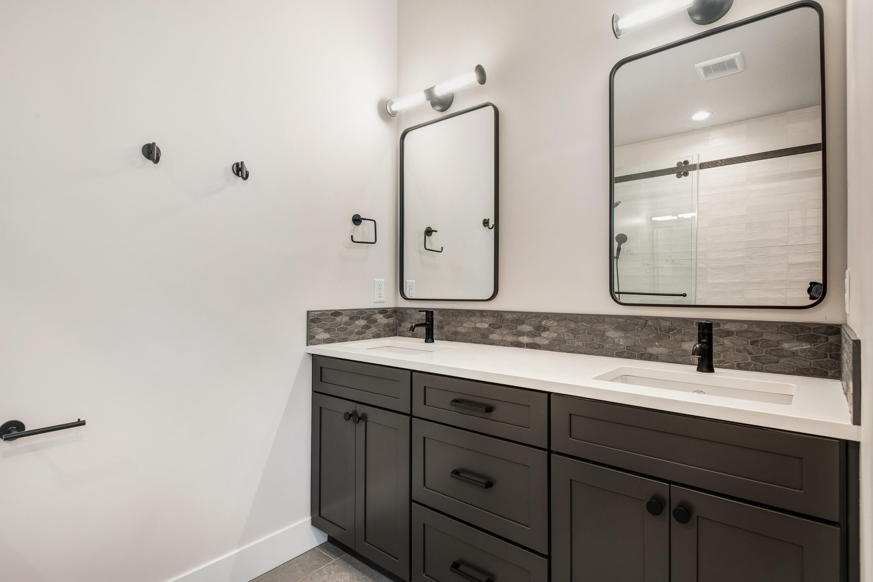 334 SW Roosevelt Avenue, Unit 2