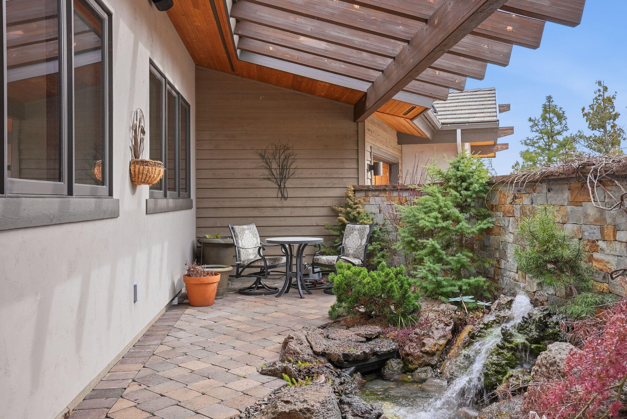 3487 NW Greenleaf Way