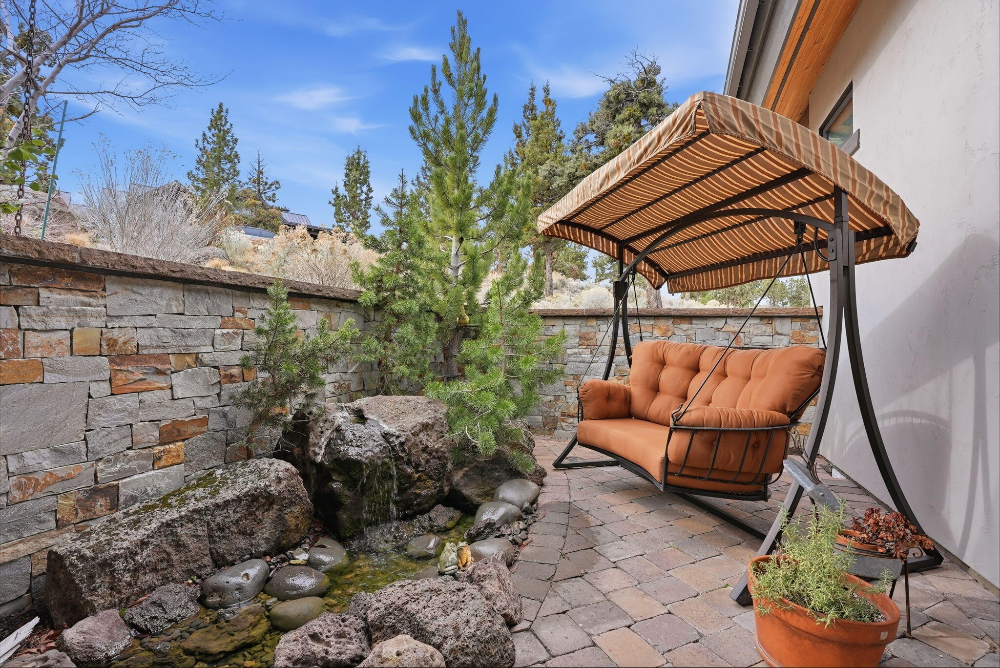 3487 NW Greenleaf Way