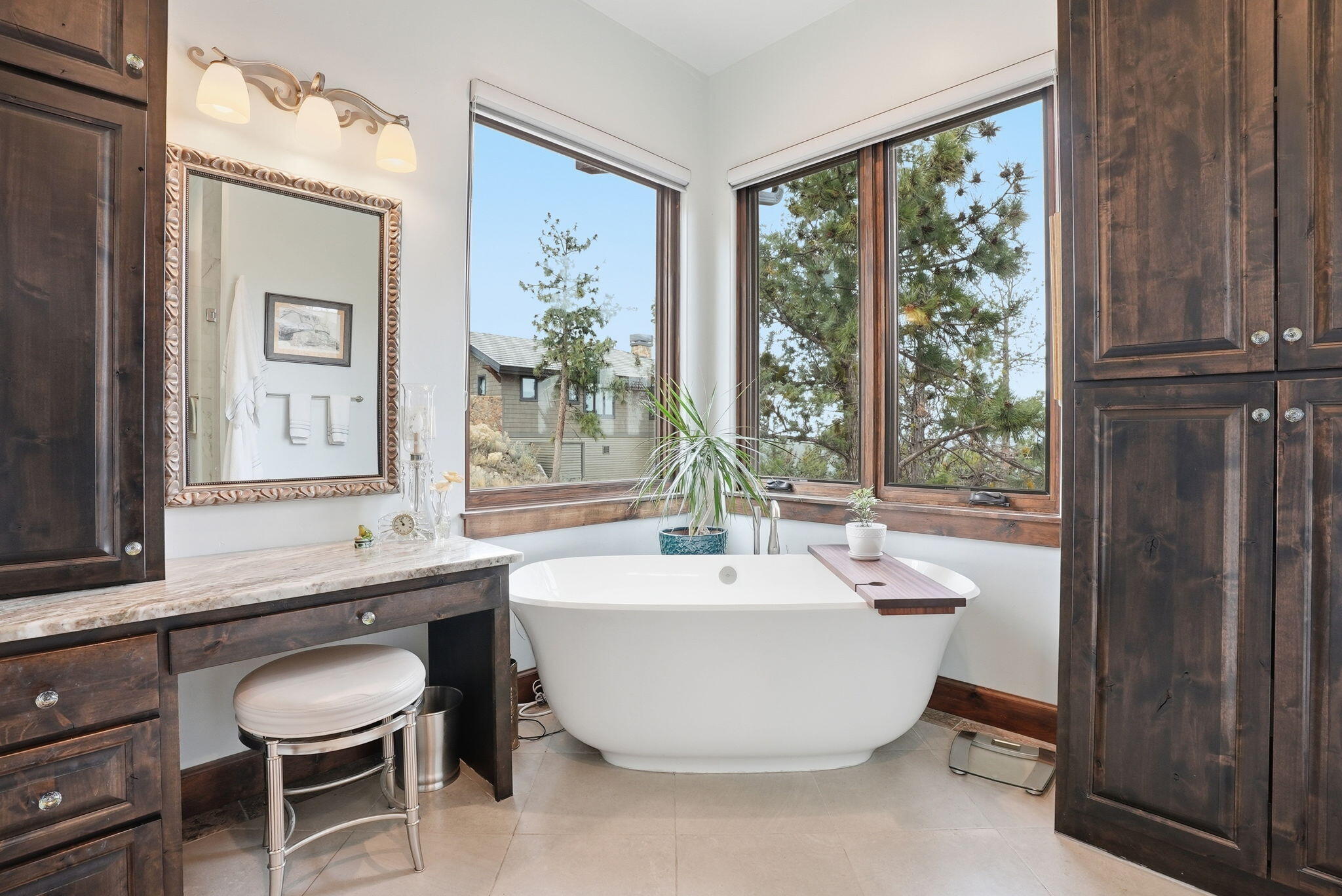 3487 NW Greenleaf Way