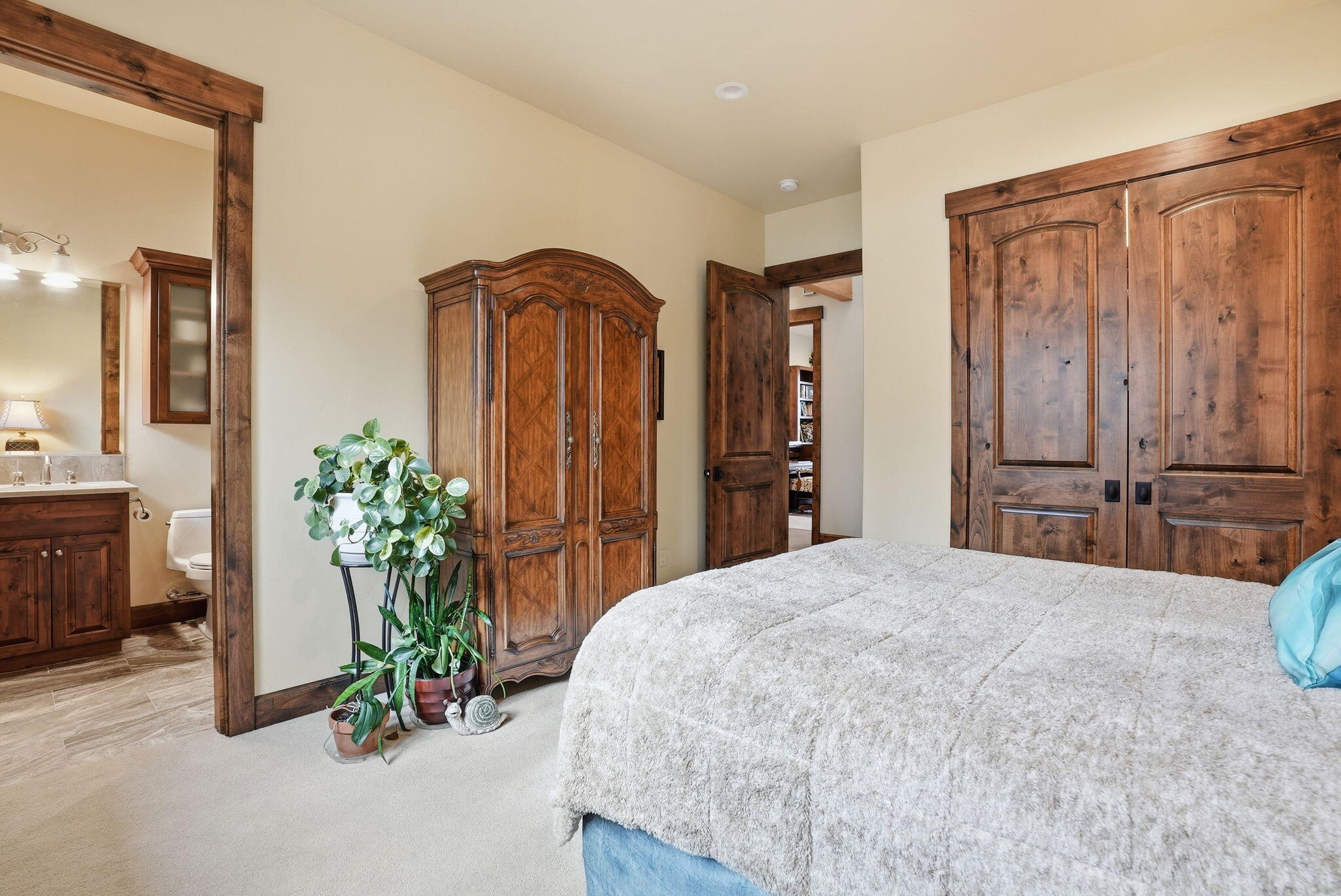 3487 NW Greenleaf Way