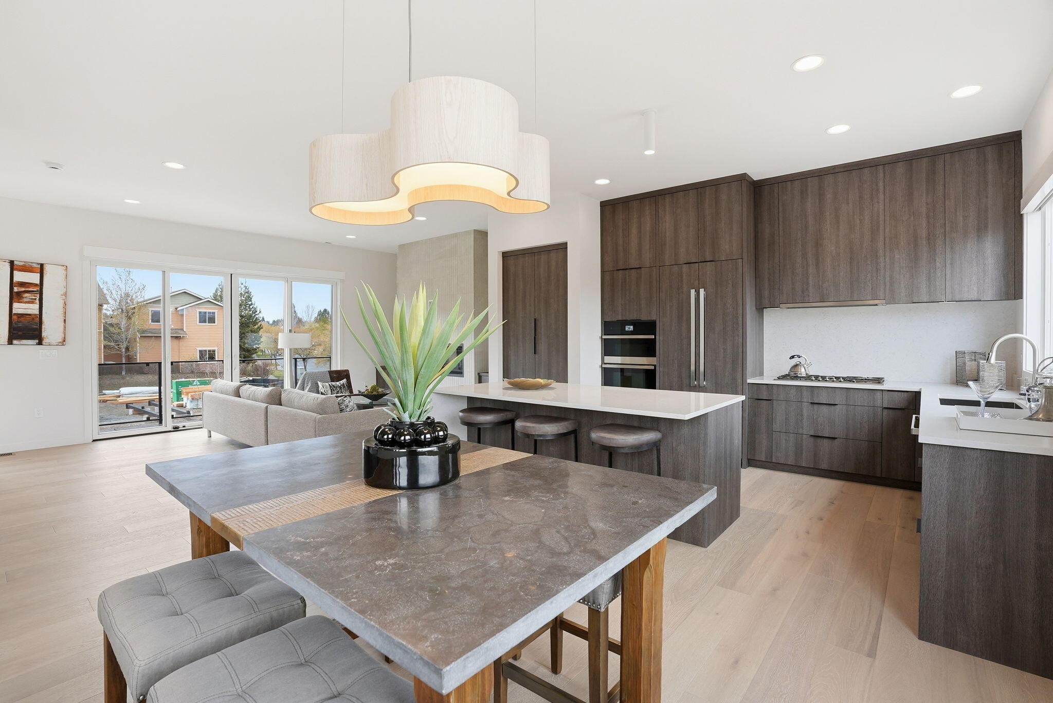 207 SW Log Court