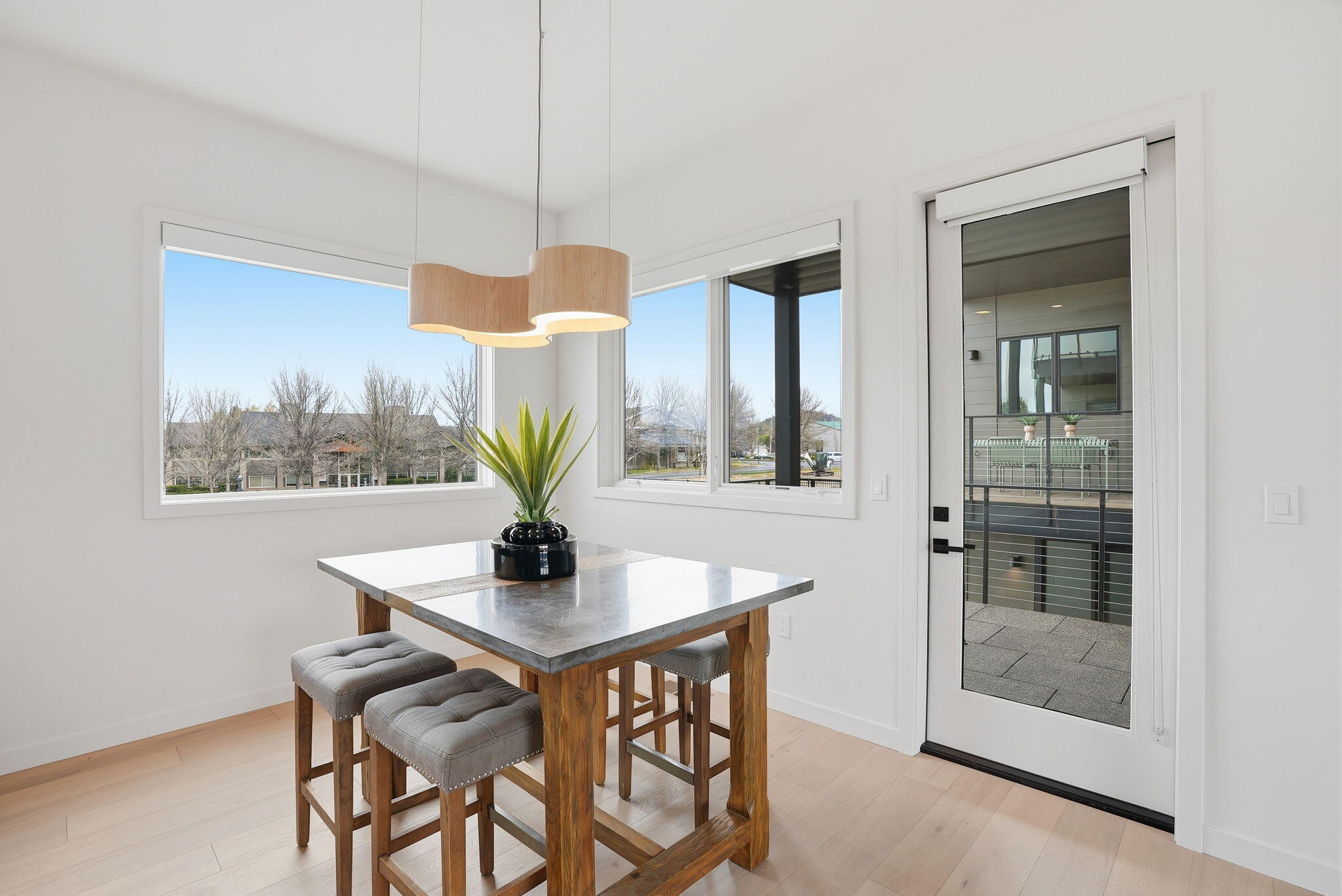 207 SW Log Court