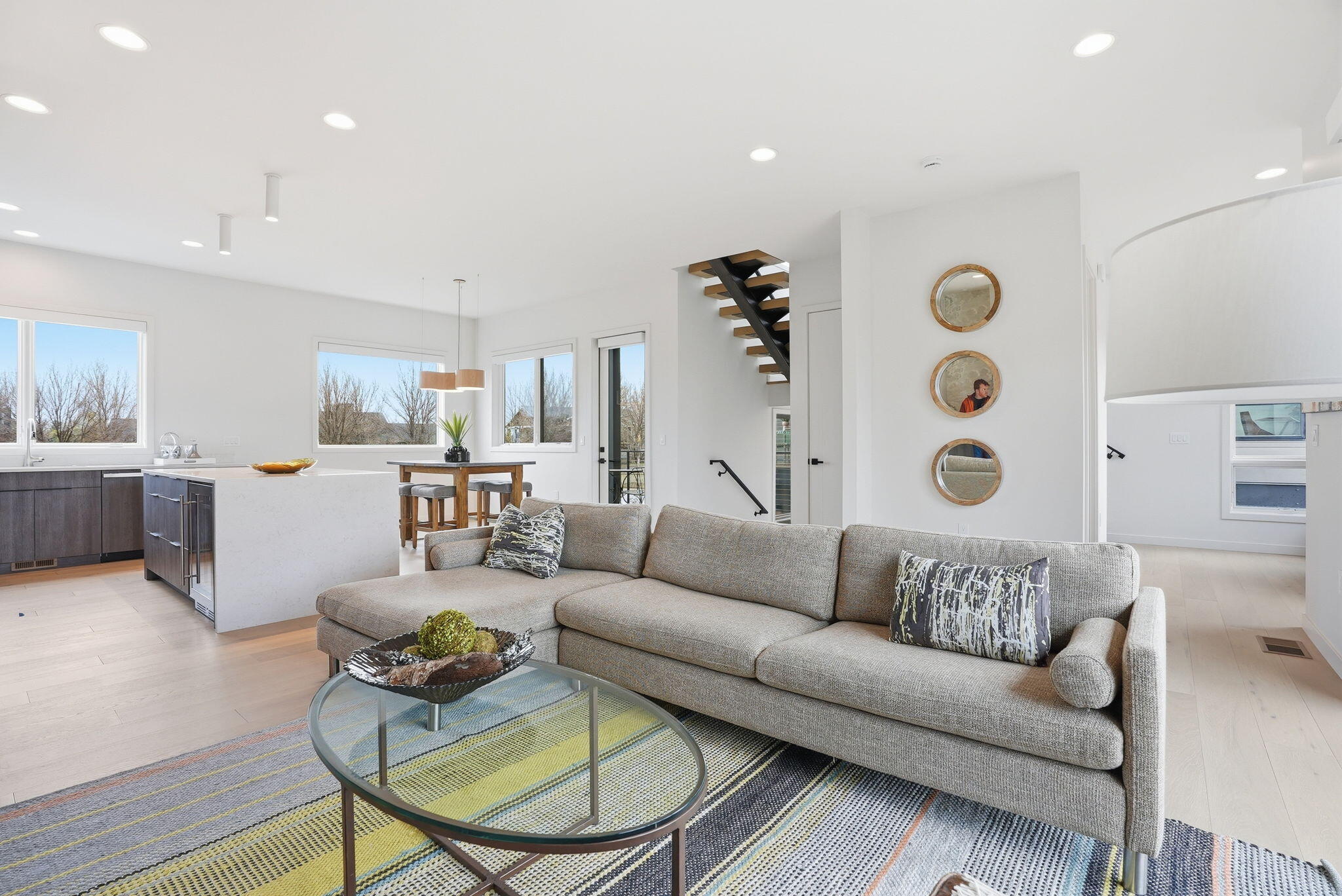 207 SW Log Court