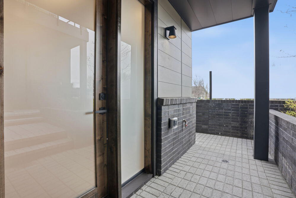 207 SW Log Court