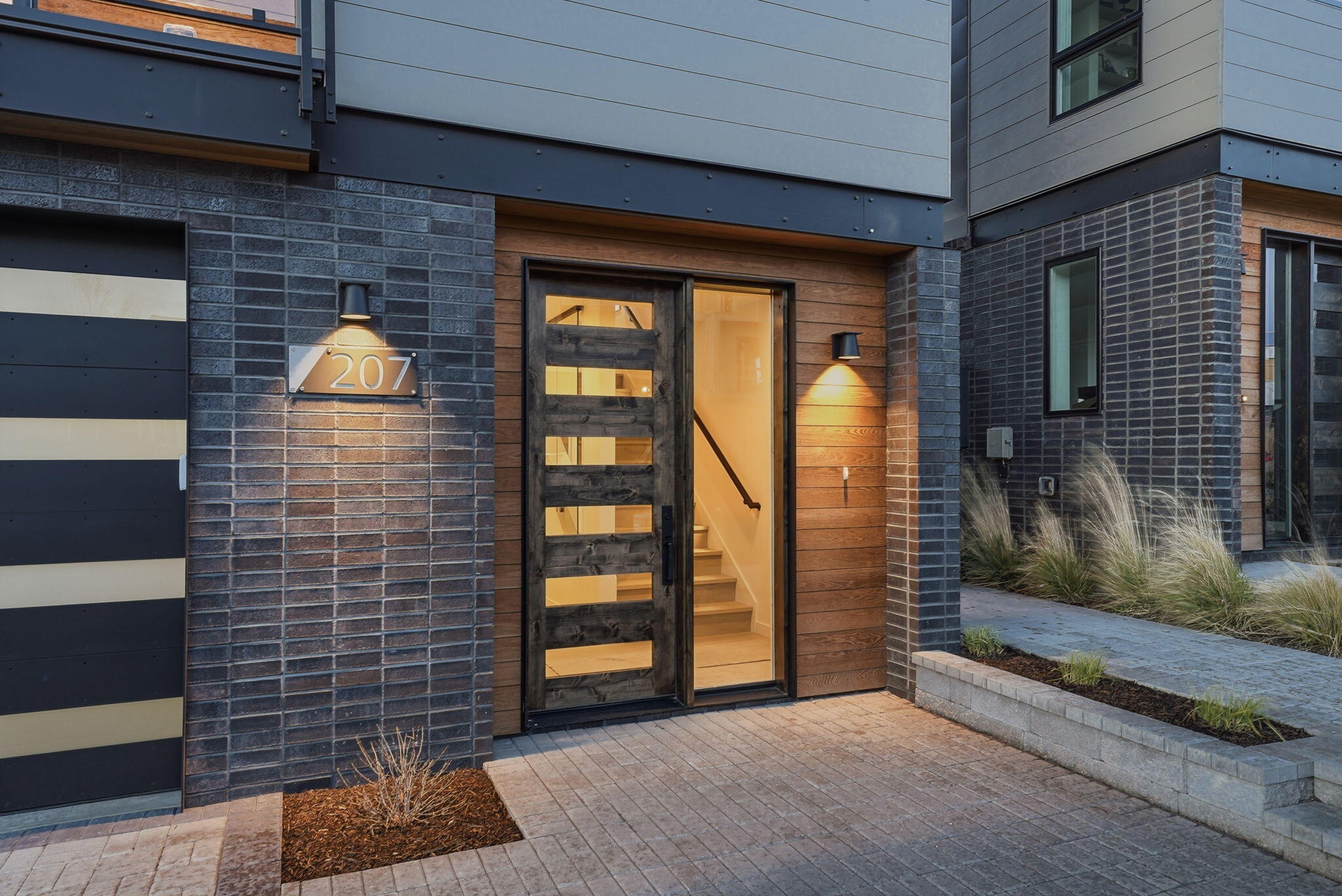 207 SW Log Court