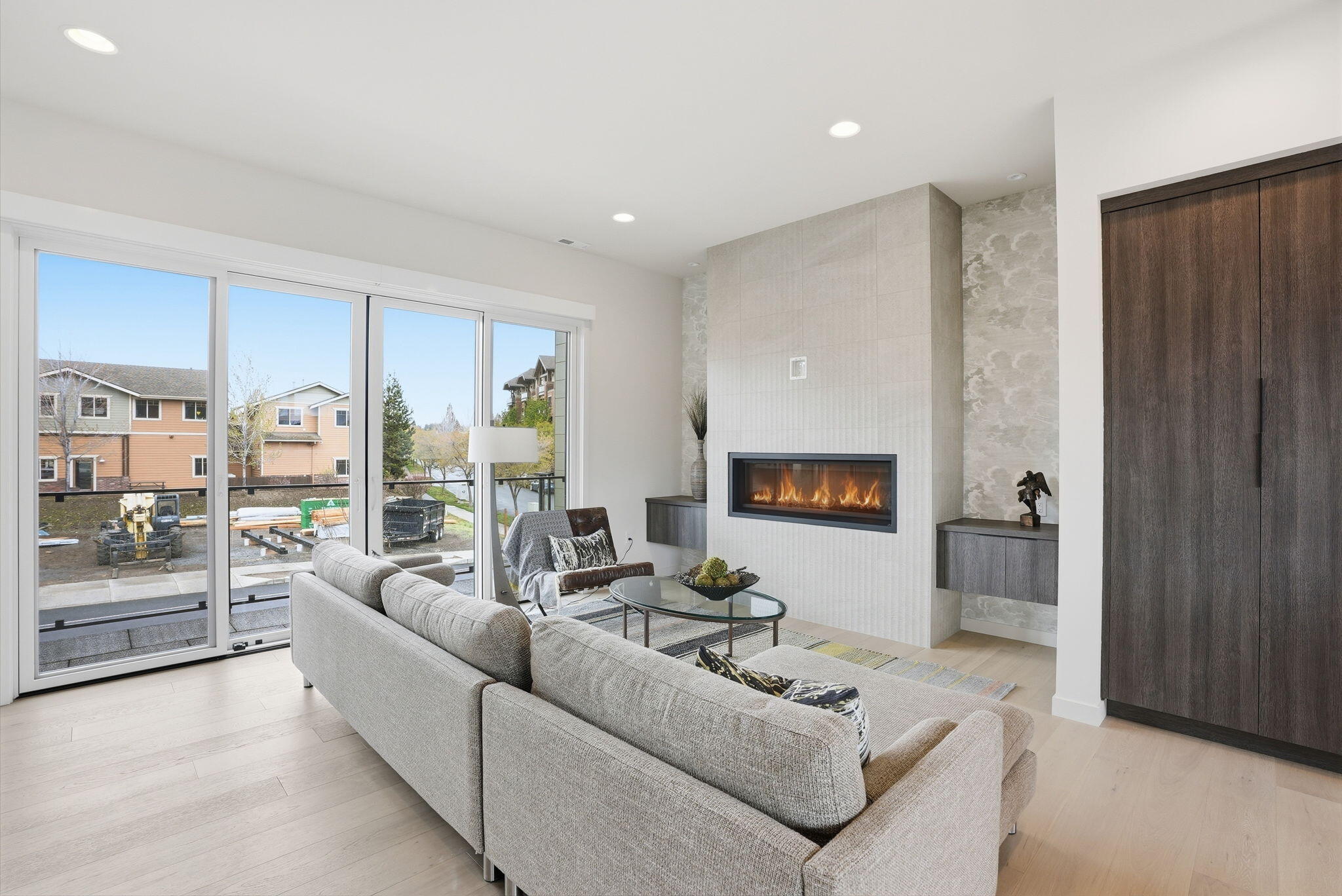 207 SW Log Court
