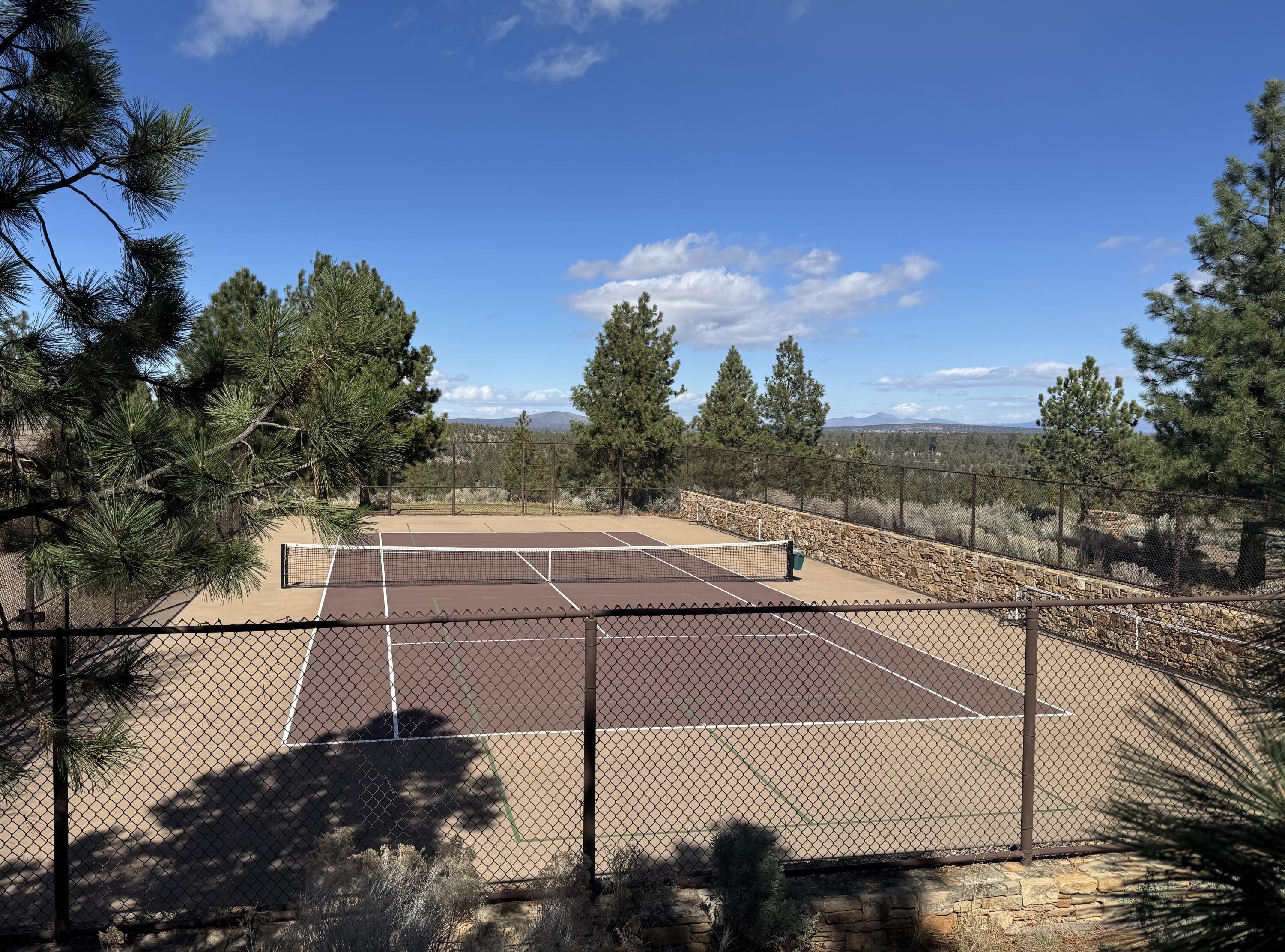 1496 NW Puccoon Court