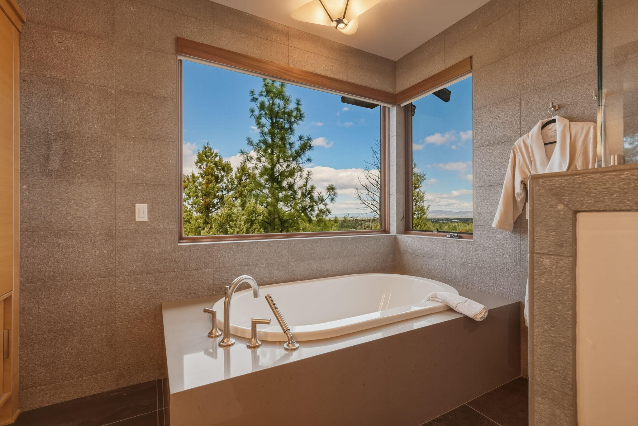 1496 NW Puccoon Court