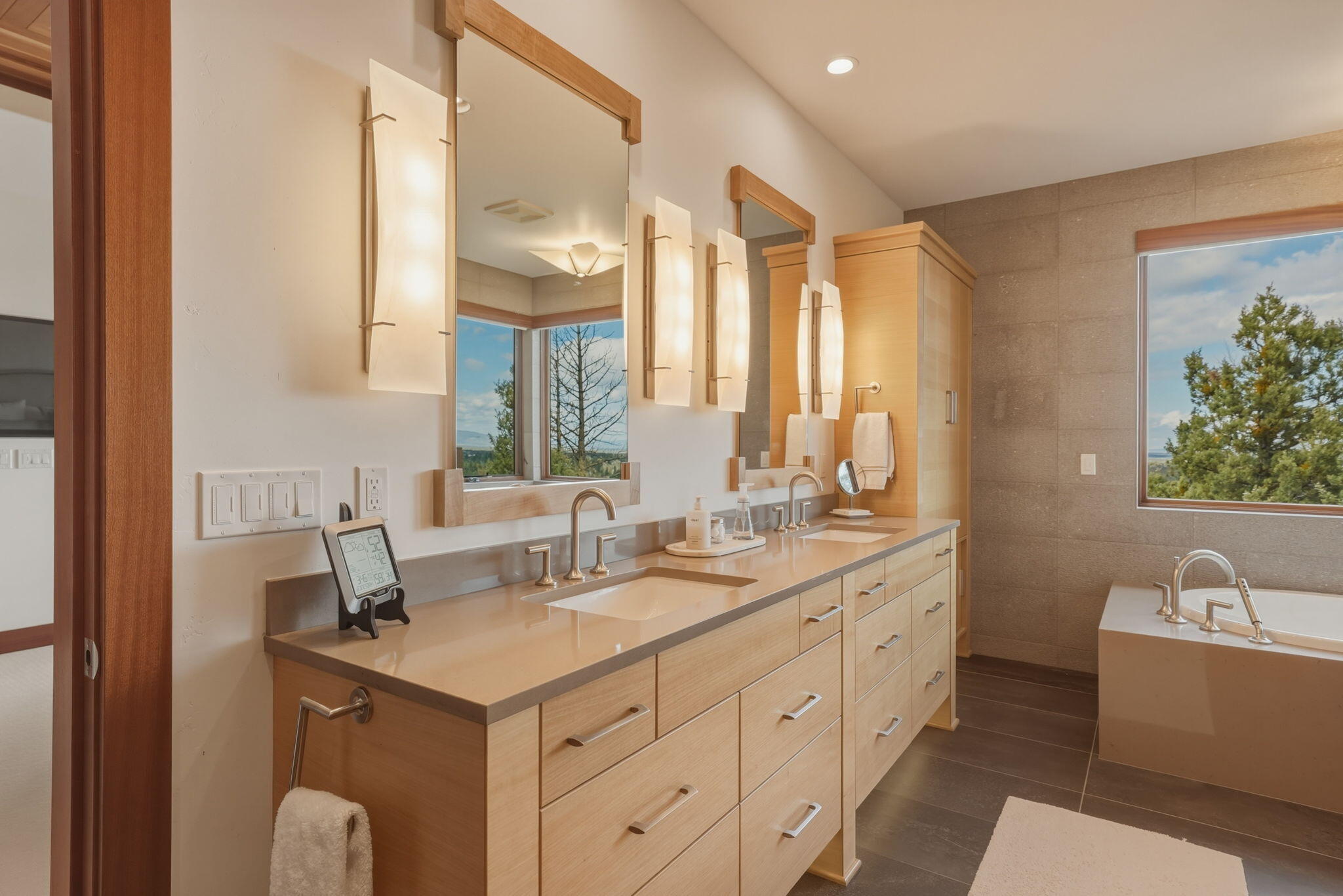 1496 NW Puccoon Court