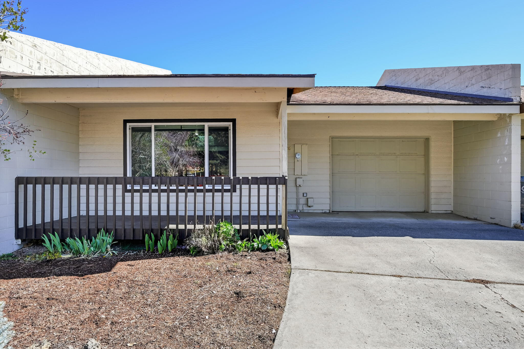 908 SE Stratford Court