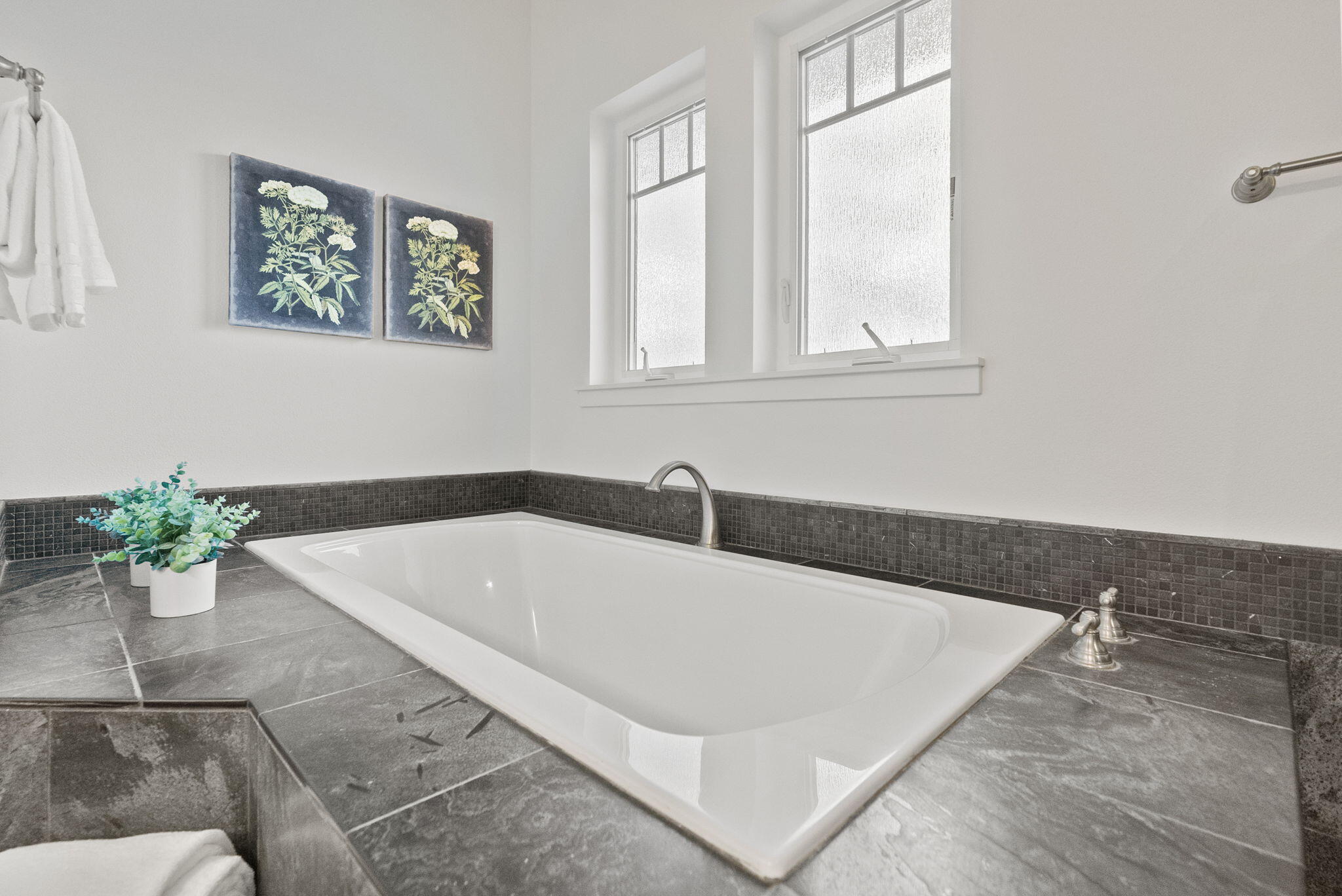 2484 NW Sacagawea Lane