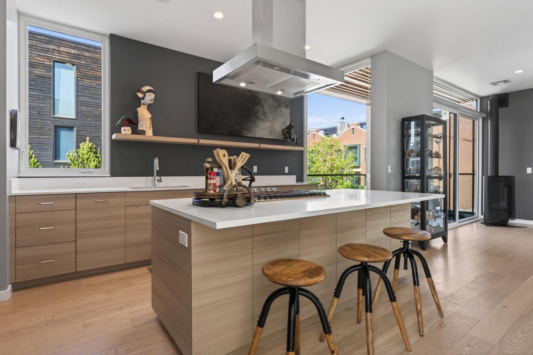 55 SW Wall Street, UNIT 3 & 3A