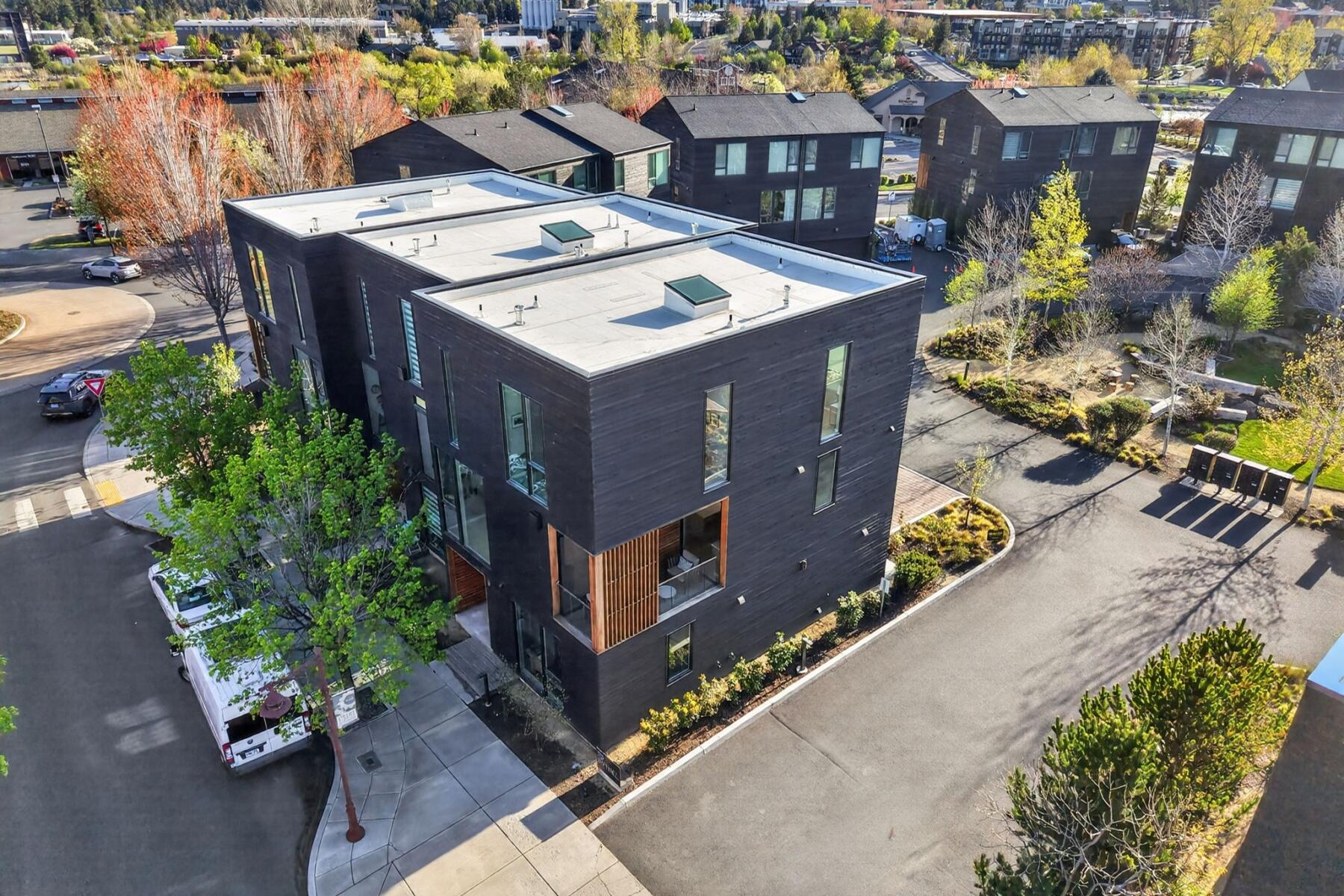 55 SW Wall Street, UNIT 3 & 3A