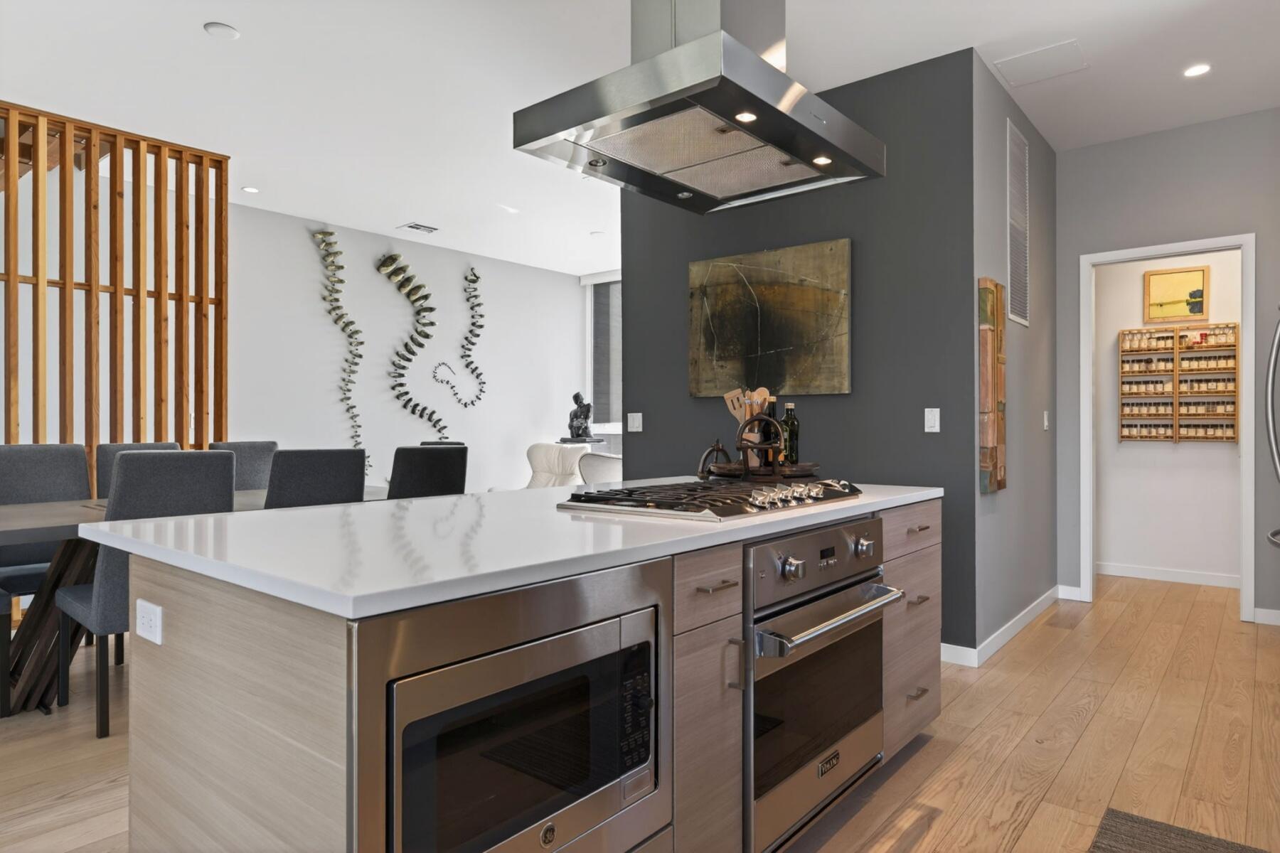 55 SW Wall Street, UNIT 3 & 3A