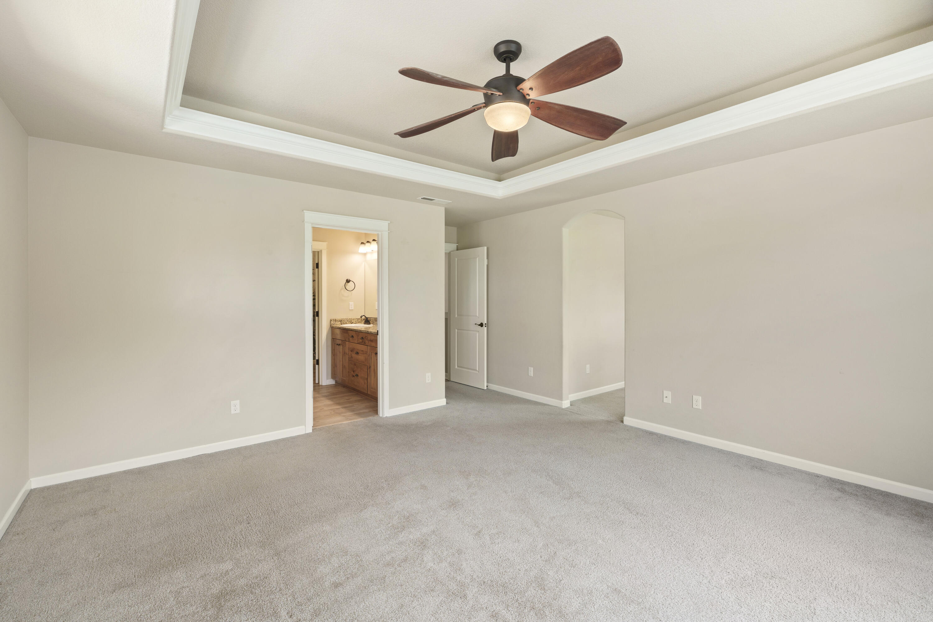 61138 SE Sydney Harbor Drive