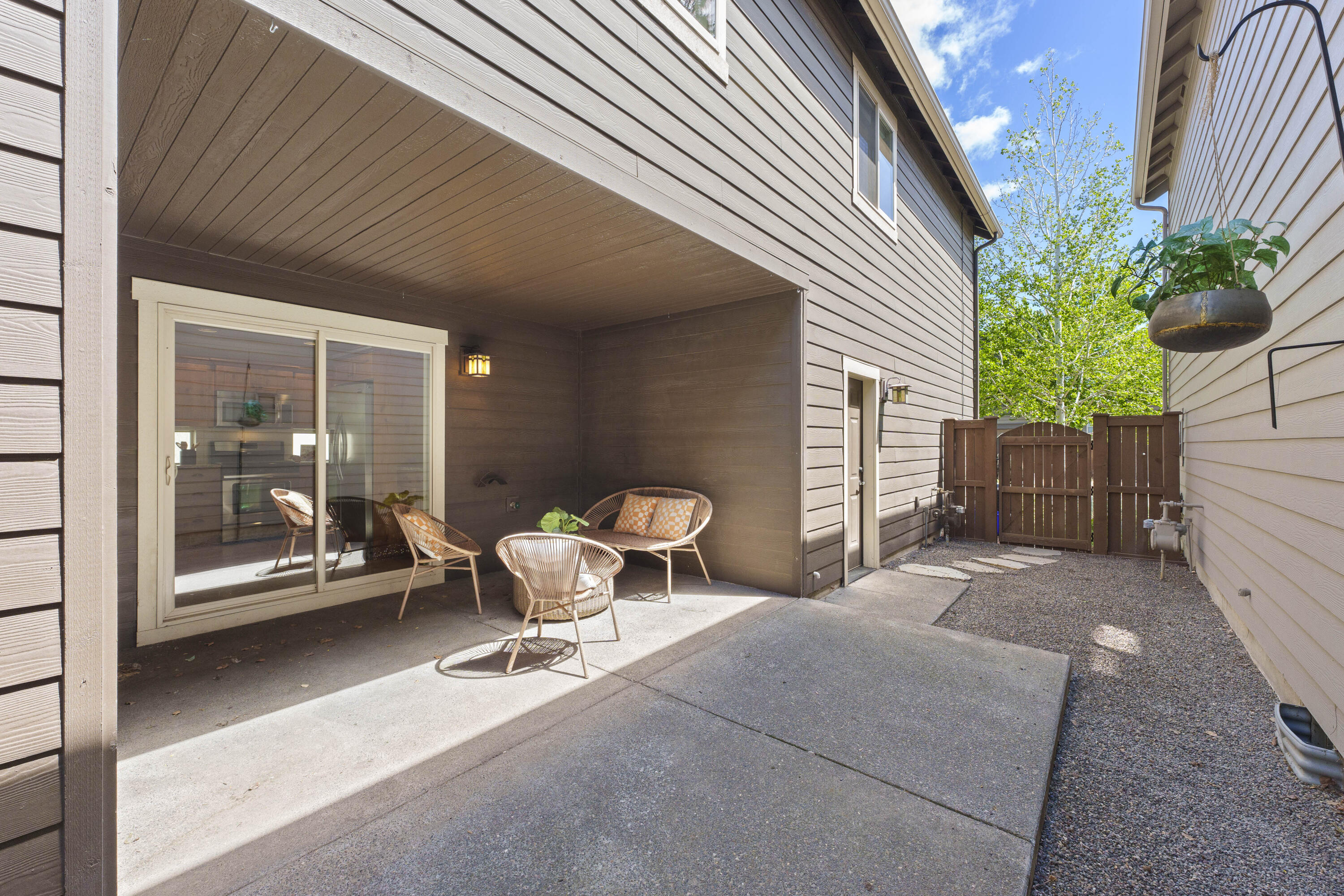 61138 SE Sydney Harbor Drive