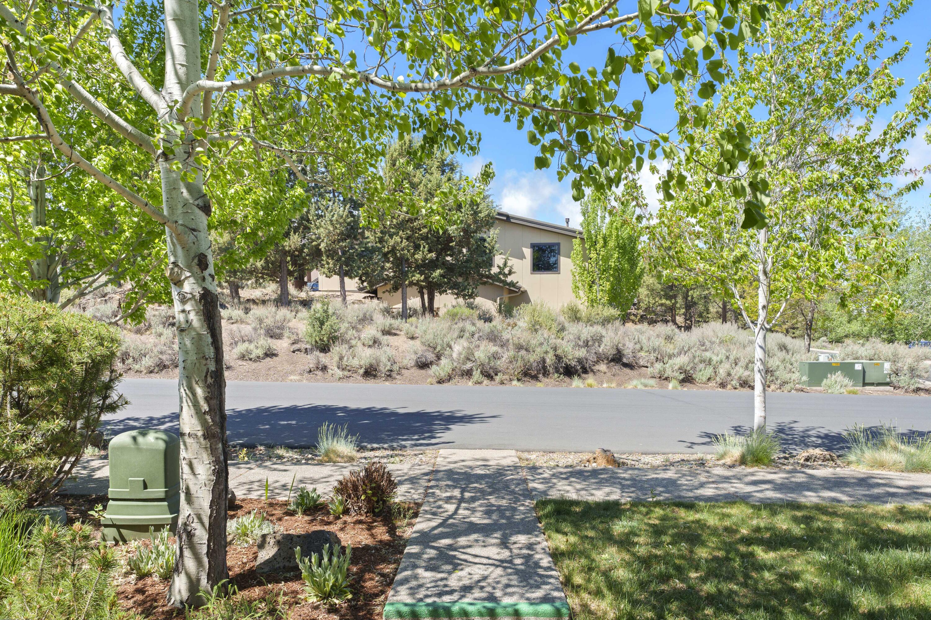 61138 SE Sydney Harbor Drive