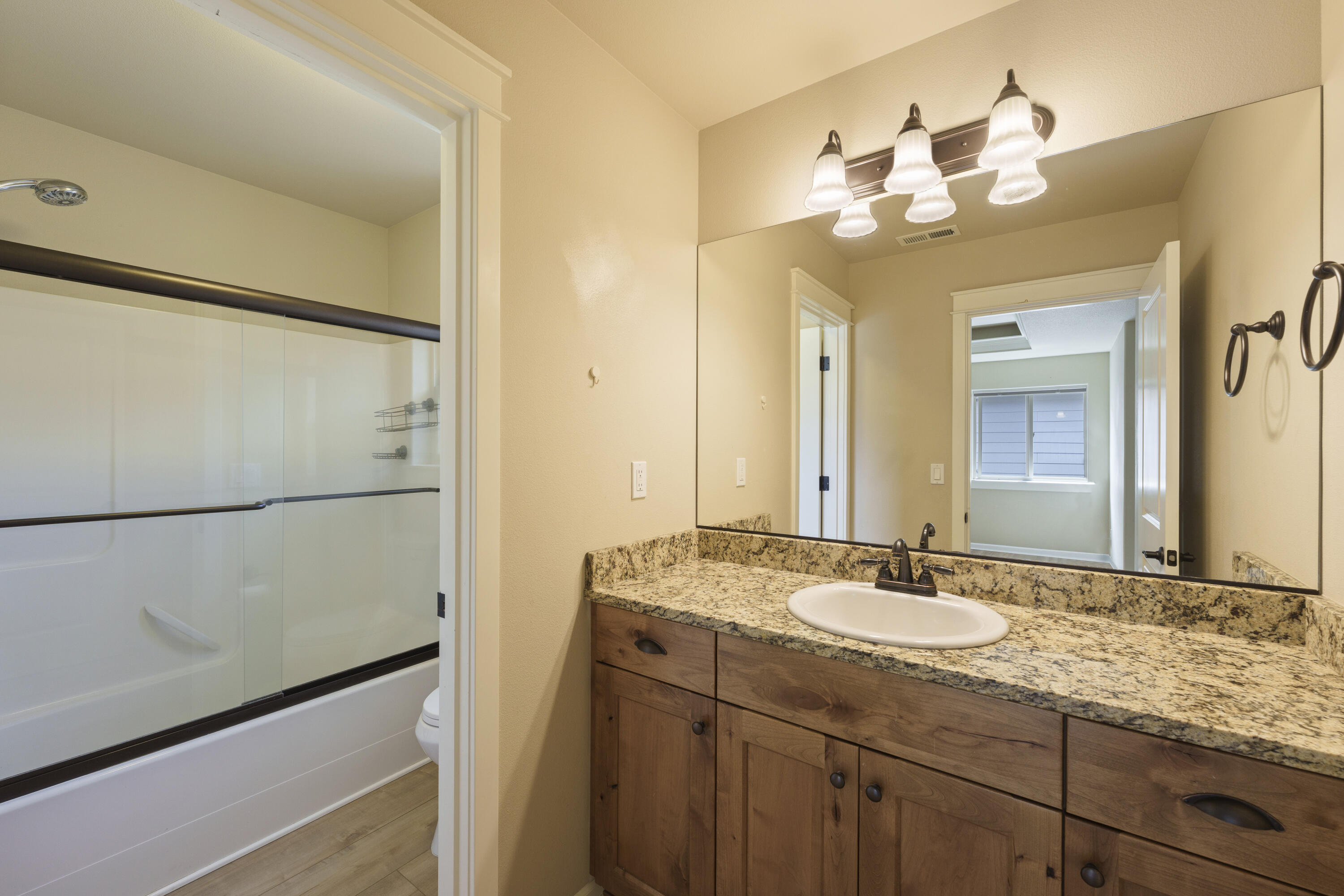 61138 SE Sydney Harbor Drive