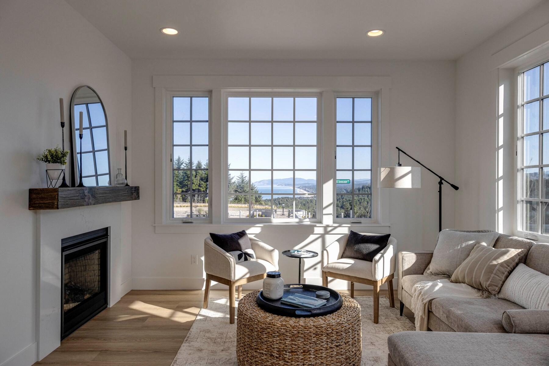 1152 NE Seascape Avenue, 9-13