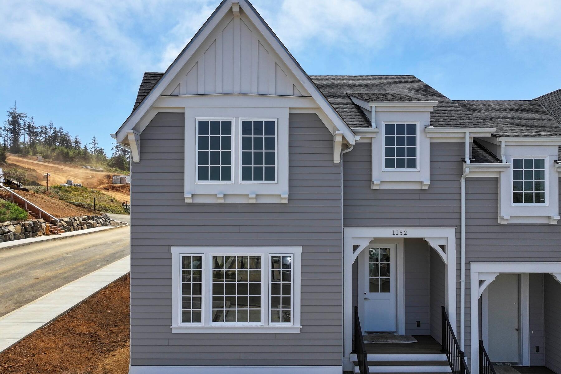 1152 NE Seascape Avenue, 9-13