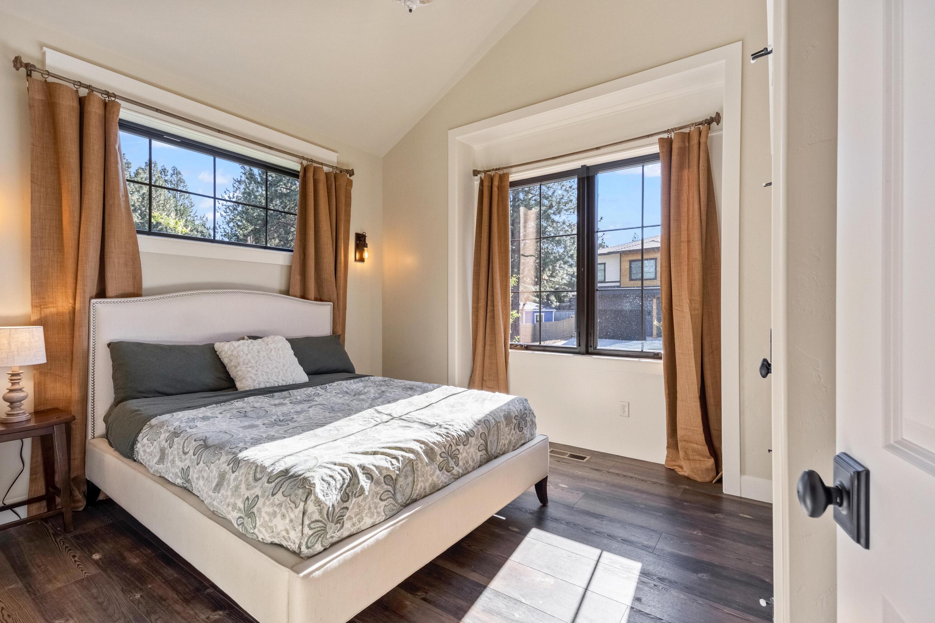 61016 SE Light Peak Drive